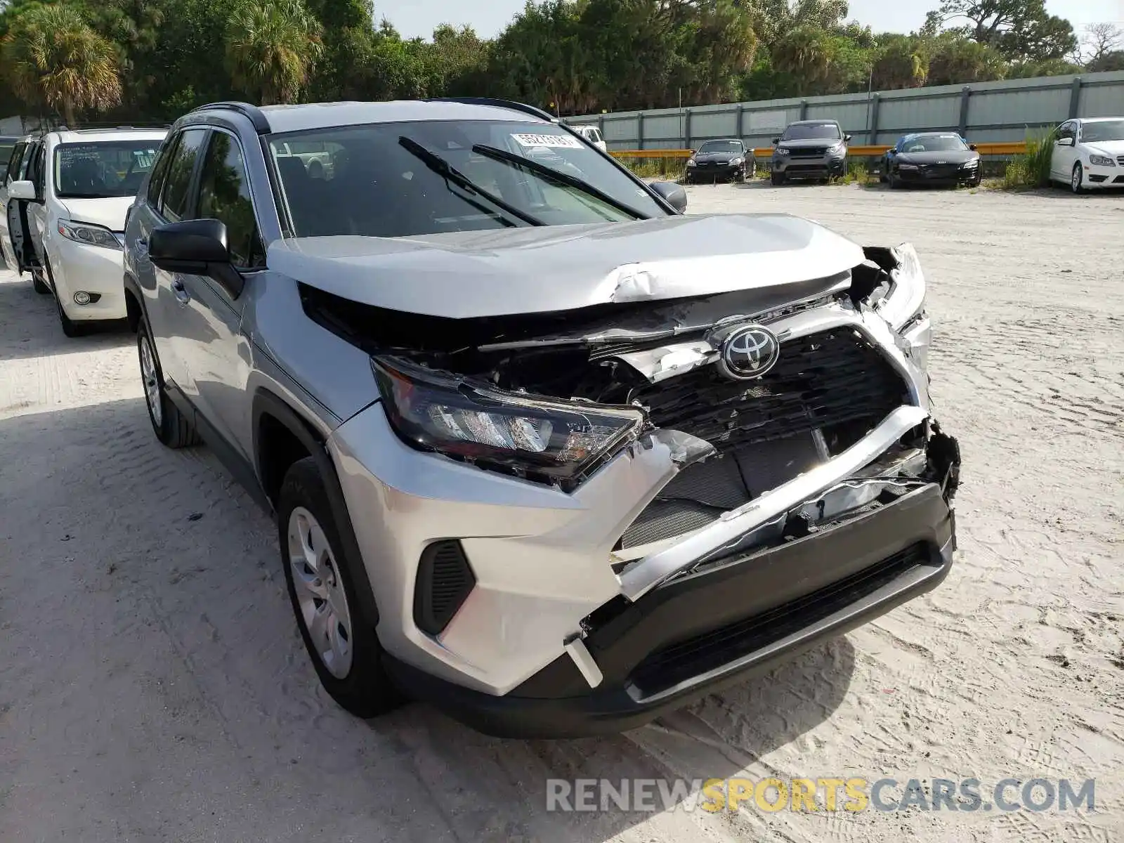 1 Photograph of a damaged car JTMH1RFV0KJ003601 TOYOTA RAV4 2019