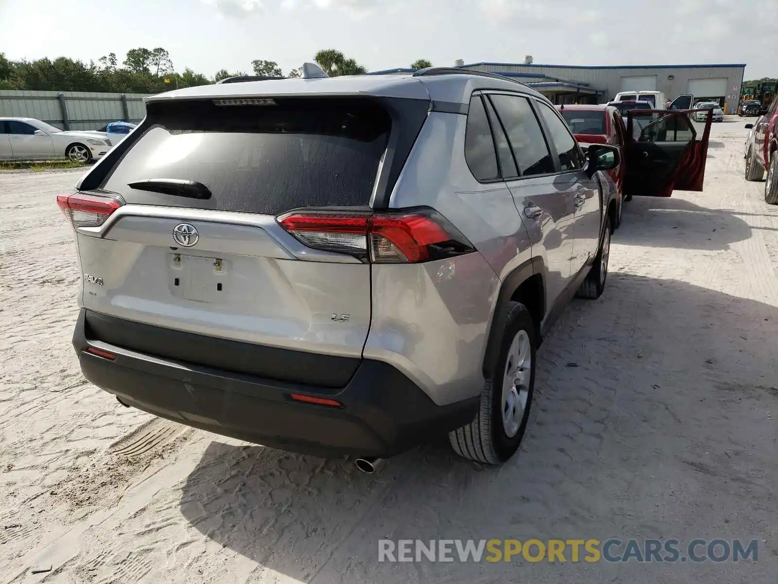 4 Photograph of a damaged car JTMH1RFV0KJ003601 TOYOTA RAV4 2019