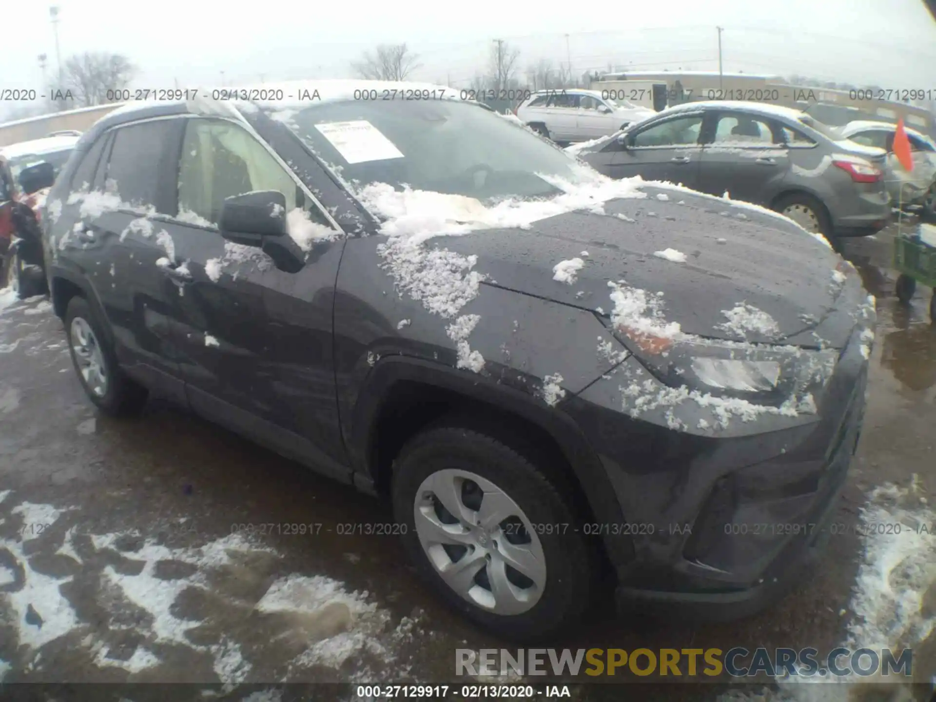 1 Photograph of a damaged car JTMH1RFV0KJ005123 TOYOTA RAV4 2019