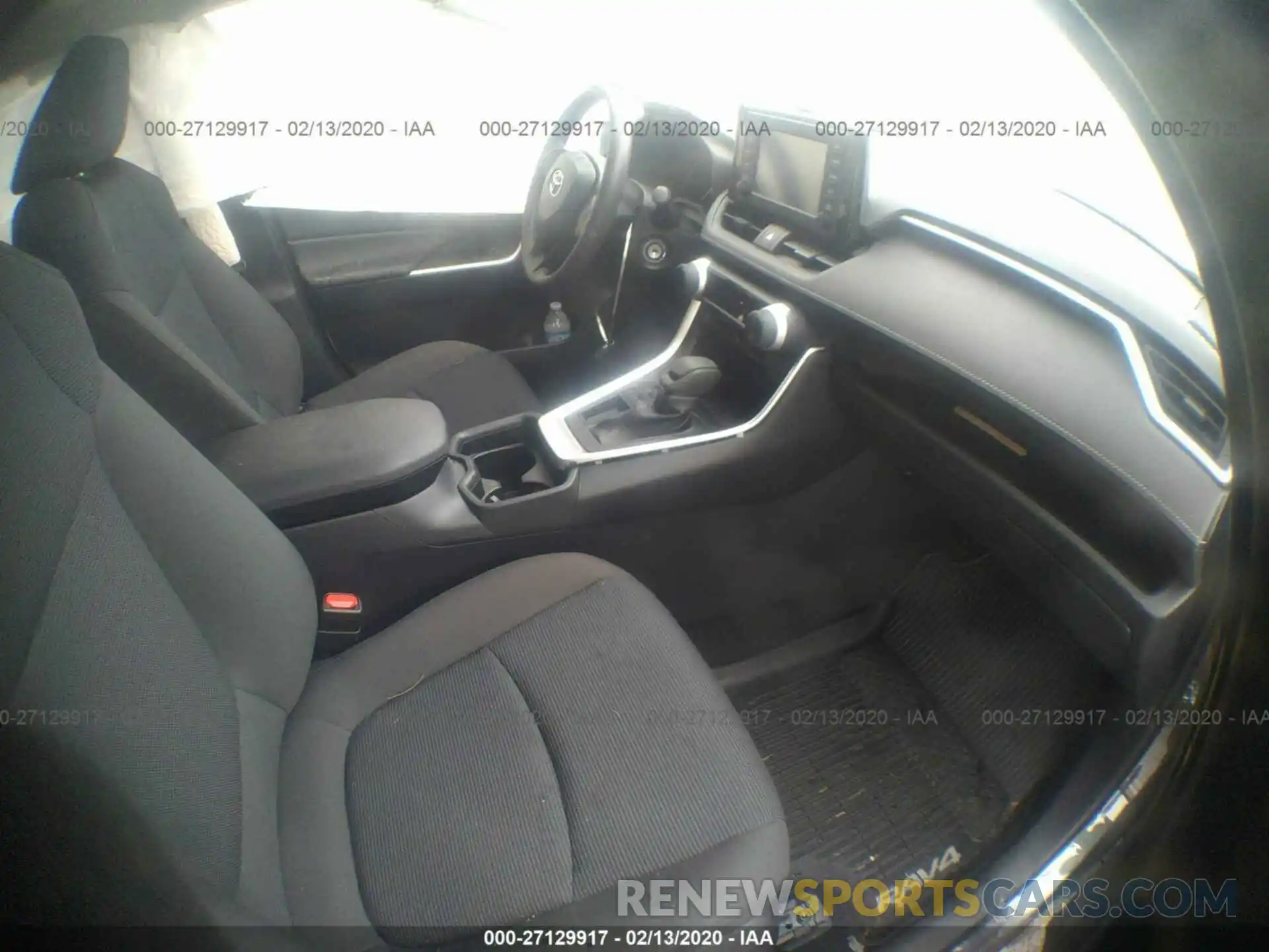 5 Photograph of a damaged car JTMH1RFV0KJ005123 TOYOTA RAV4 2019