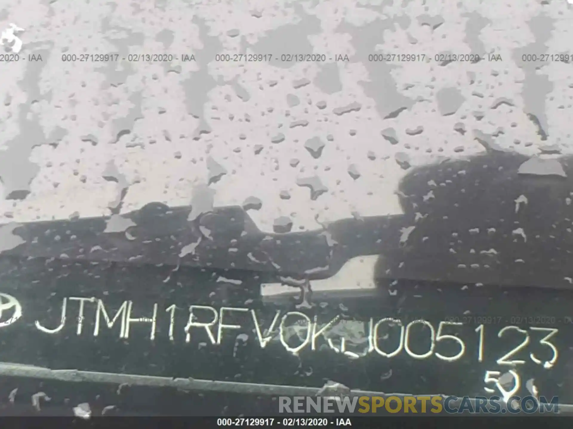 9 Photograph of a damaged car JTMH1RFV0KJ005123 TOYOTA RAV4 2019