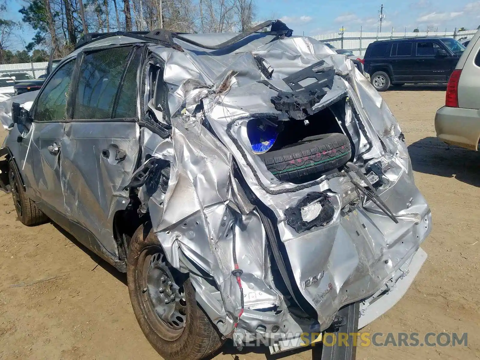 3 Photograph of a damaged car JTMH1RFV0KJ005932 TOYOTA RAV4 2019