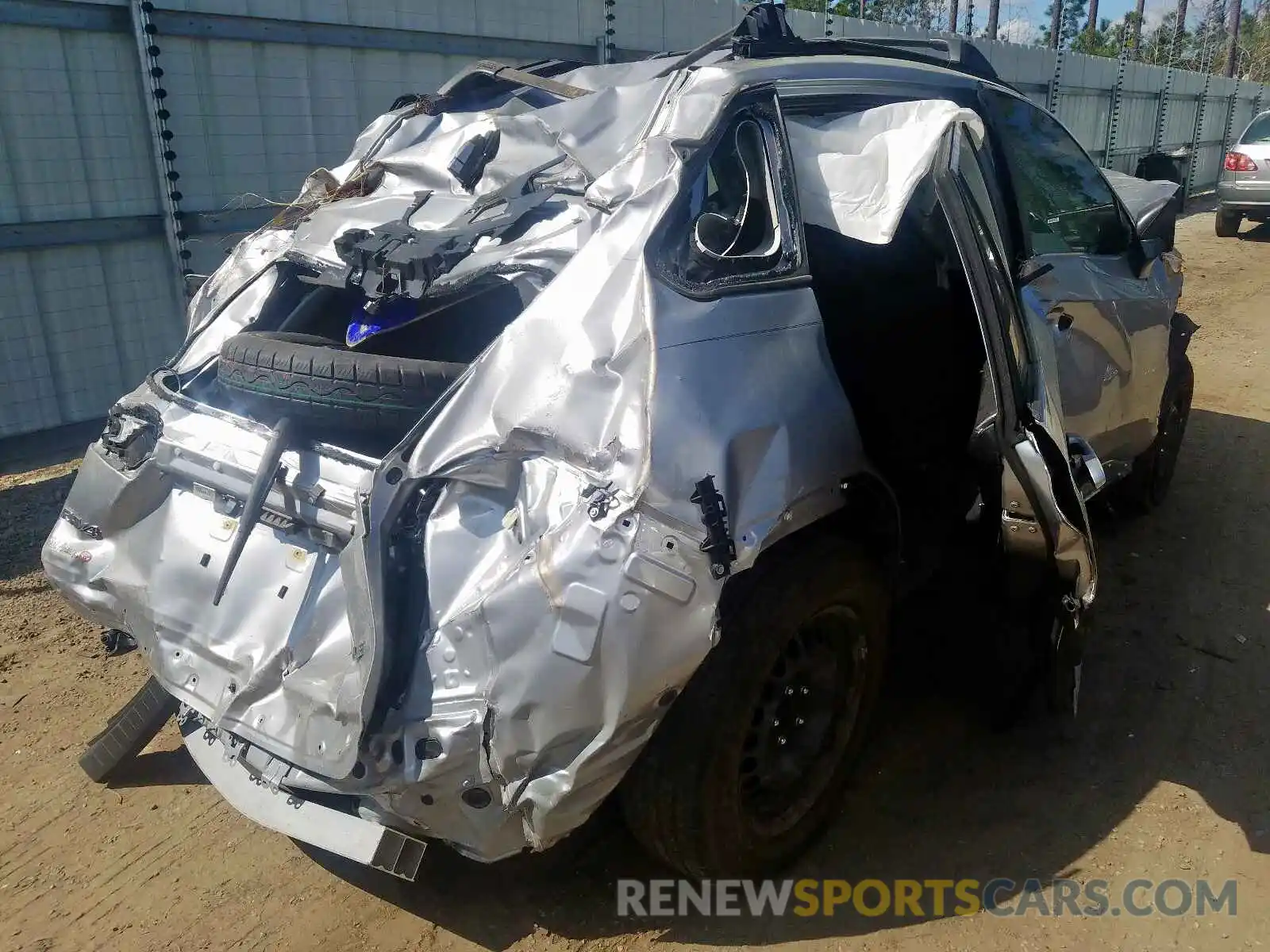 4 Photograph of a damaged car JTMH1RFV0KJ005932 TOYOTA RAV4 2019