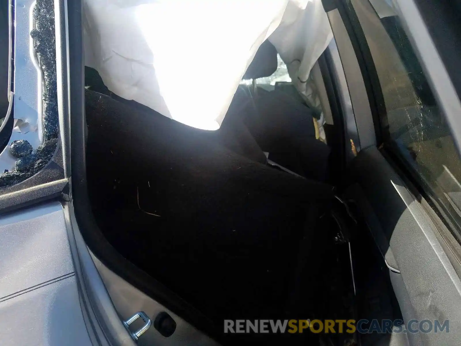 6 Photograph of a damaged car JTMH1RFV0KJ005932 TOYOTA RAV4 2019