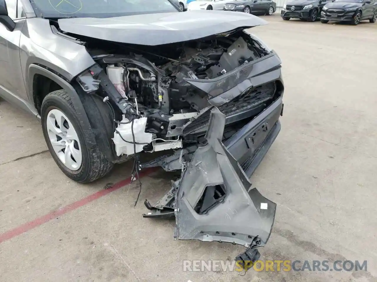 9 Photograph of a damaged car JTMH1RFV0KJ006580 TOYOTA RAV4 2019