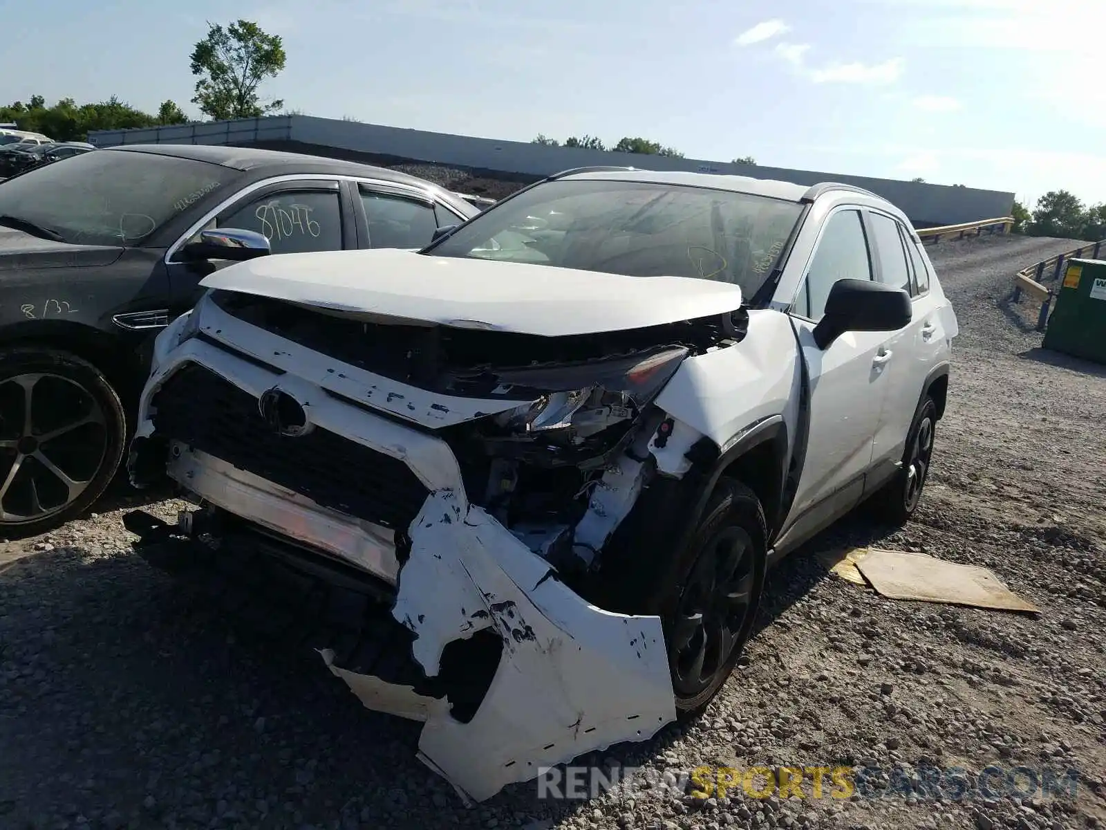 2 Photograph of a damaged car JTMH1RFV0KJ007003 TOYOTA RAV4 2019