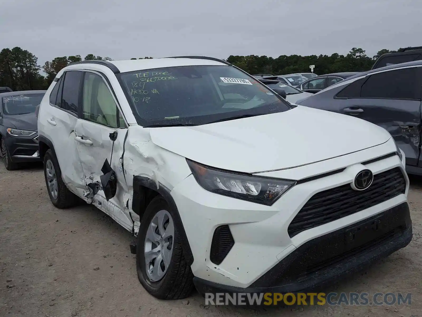 1 Photograph of a damaged car JTMH1RFV0KJ007034 TOYOTA RAV4 2019