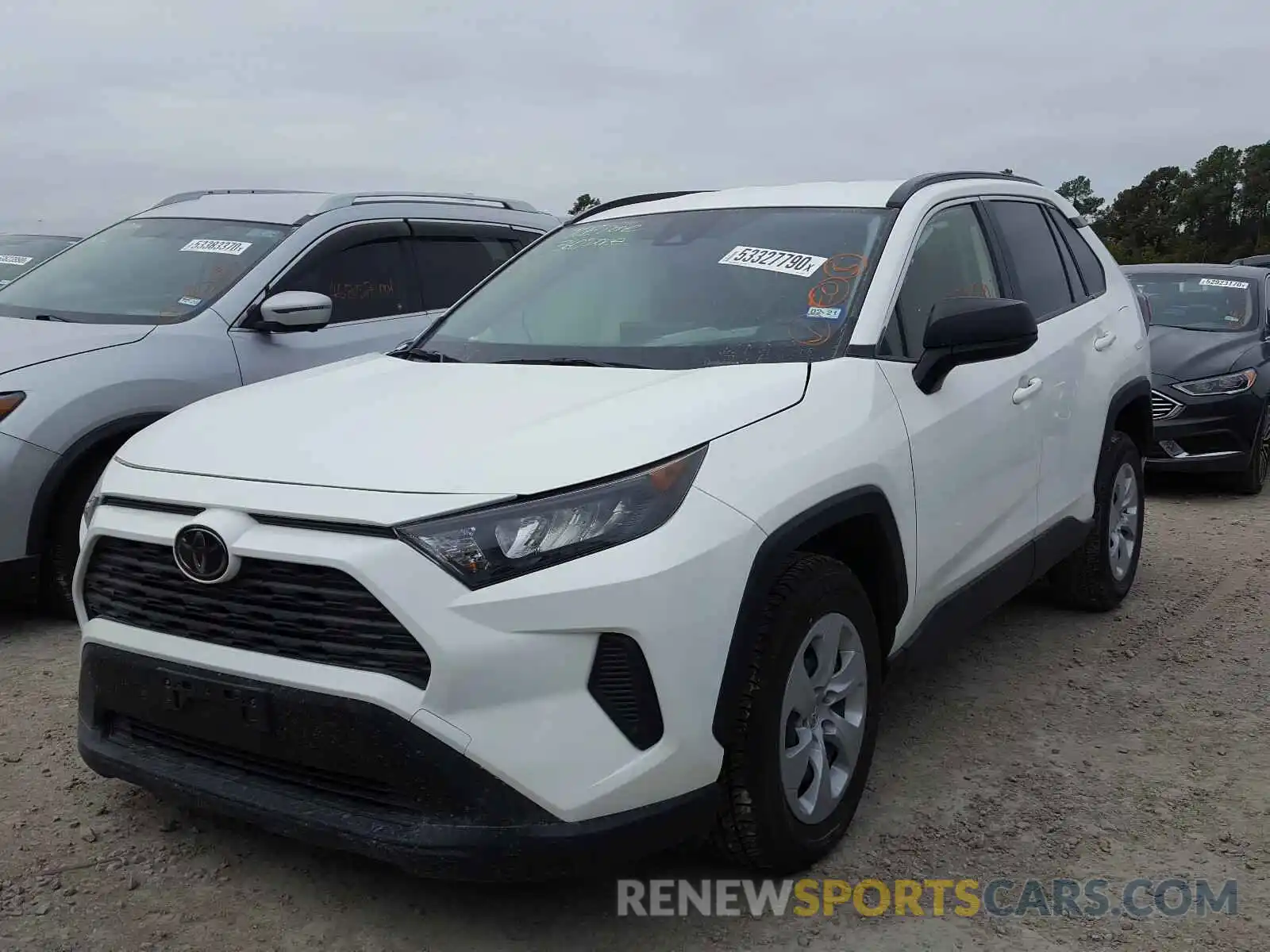 2 Photograph of a damaged car JTMH1RFV0KJ007034 TOYOTA RAV4 2019