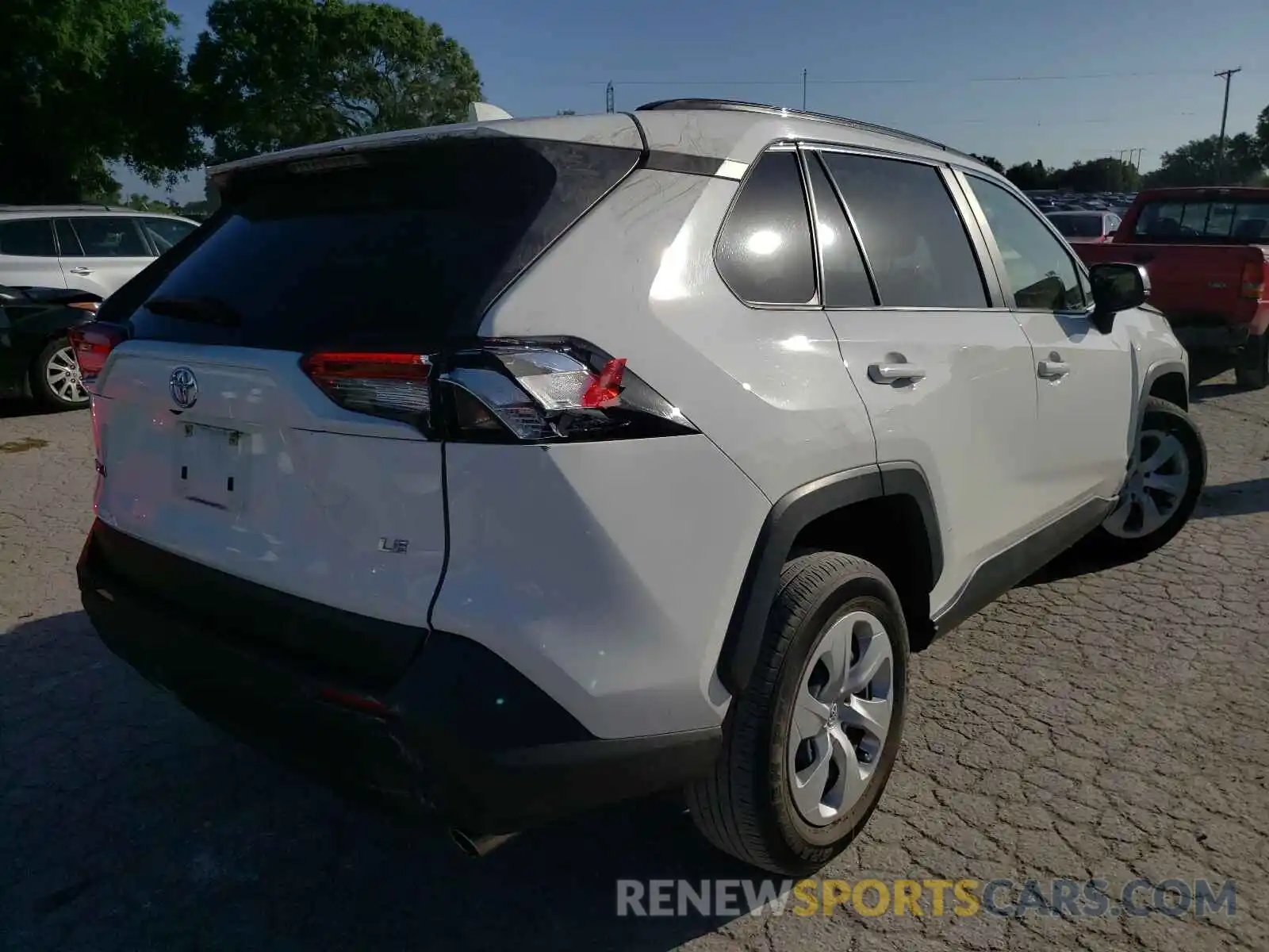 4 Photograph of a damaged car JTMH1RFV1KD004433 TOYOTA RAV4 2019