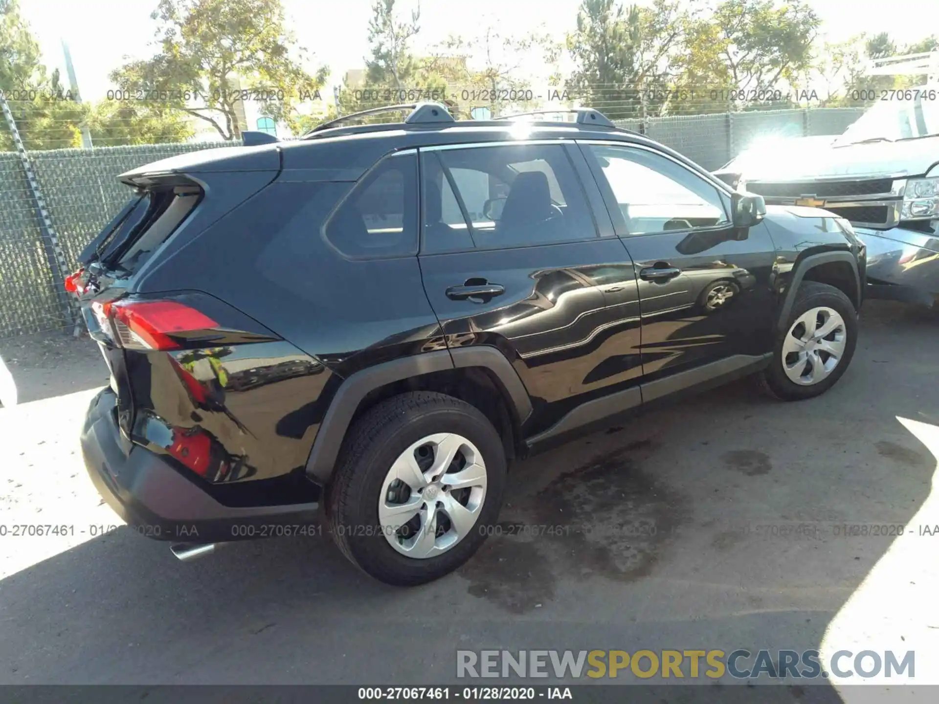 4 Photograph of a damaged car JTMH1RFV1KD023046 TOYOTA RAV4 2019