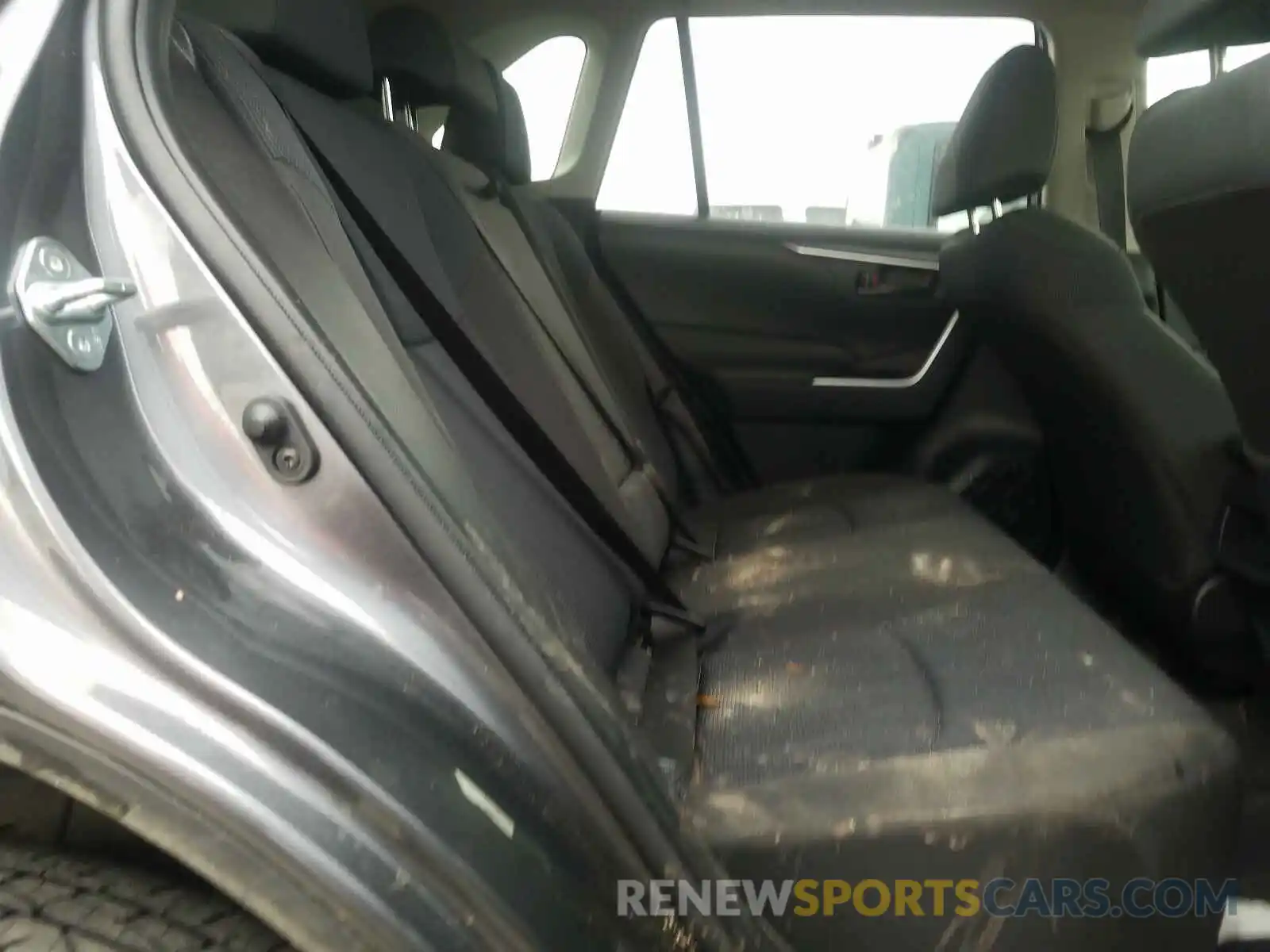 6 Photograph of a damaged car JTMH1RFV1KD034094 TOYOTA RAV4 2019