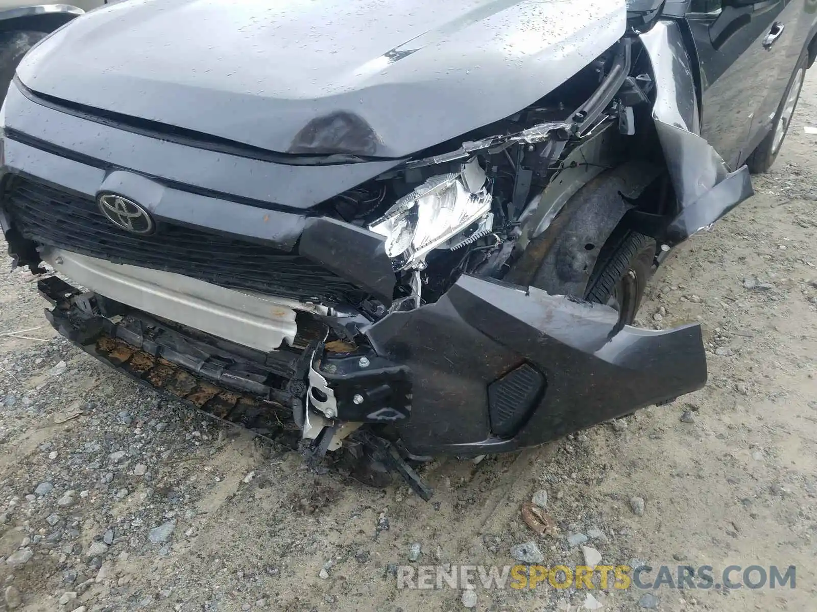 9 Photograph of a damaged car JTMH1RFV1KD034094 TOYOTA RAV4 2019