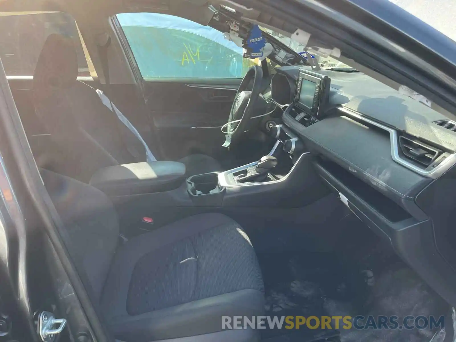 5 Photograph of a damaged car JTMH1RFV1KD037142 TOYOTA RAV4 2019