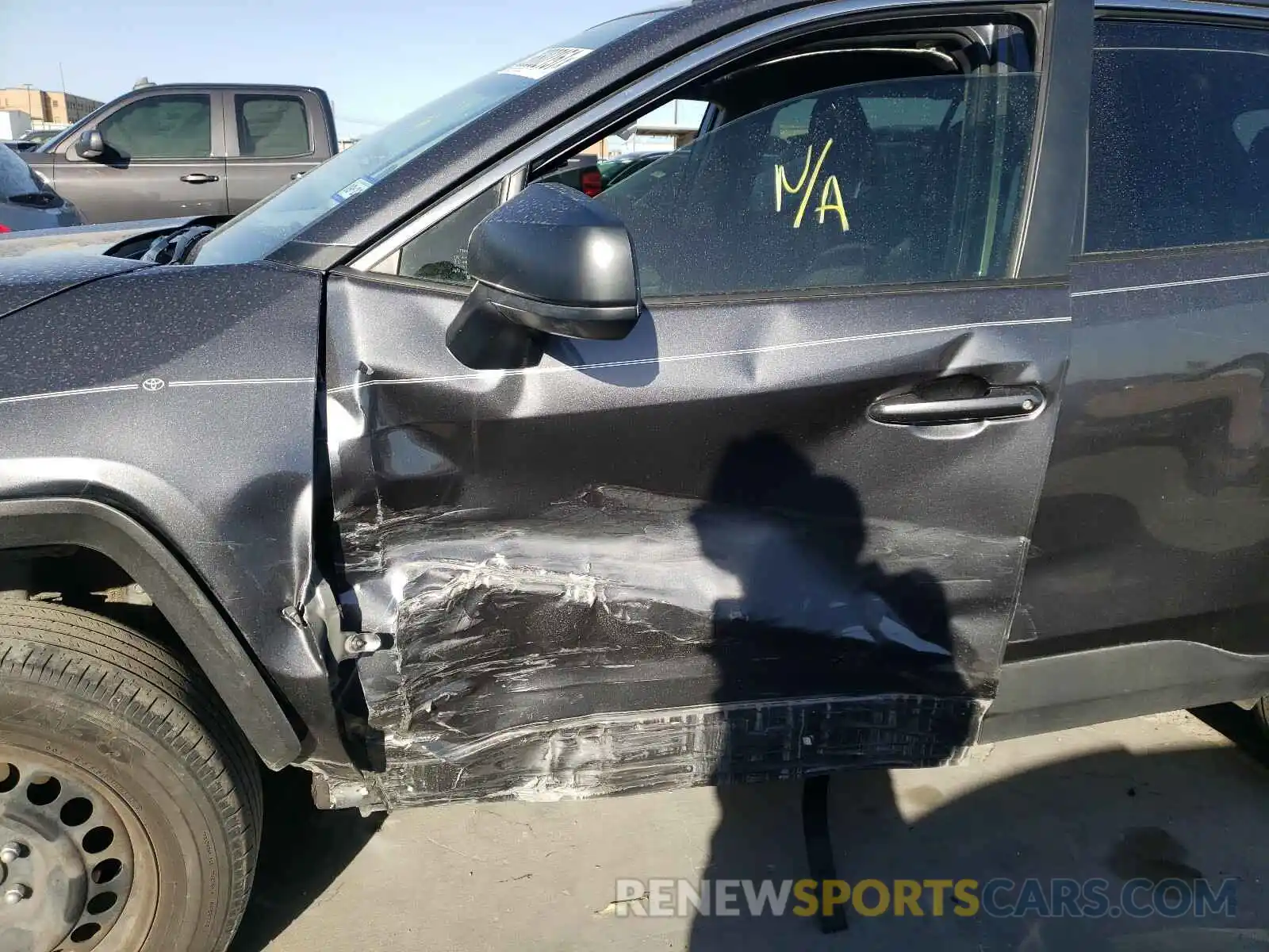 9 Photograph of a damaged car JTMH1RFV1KD037142 TOYOTA RAV4 2019