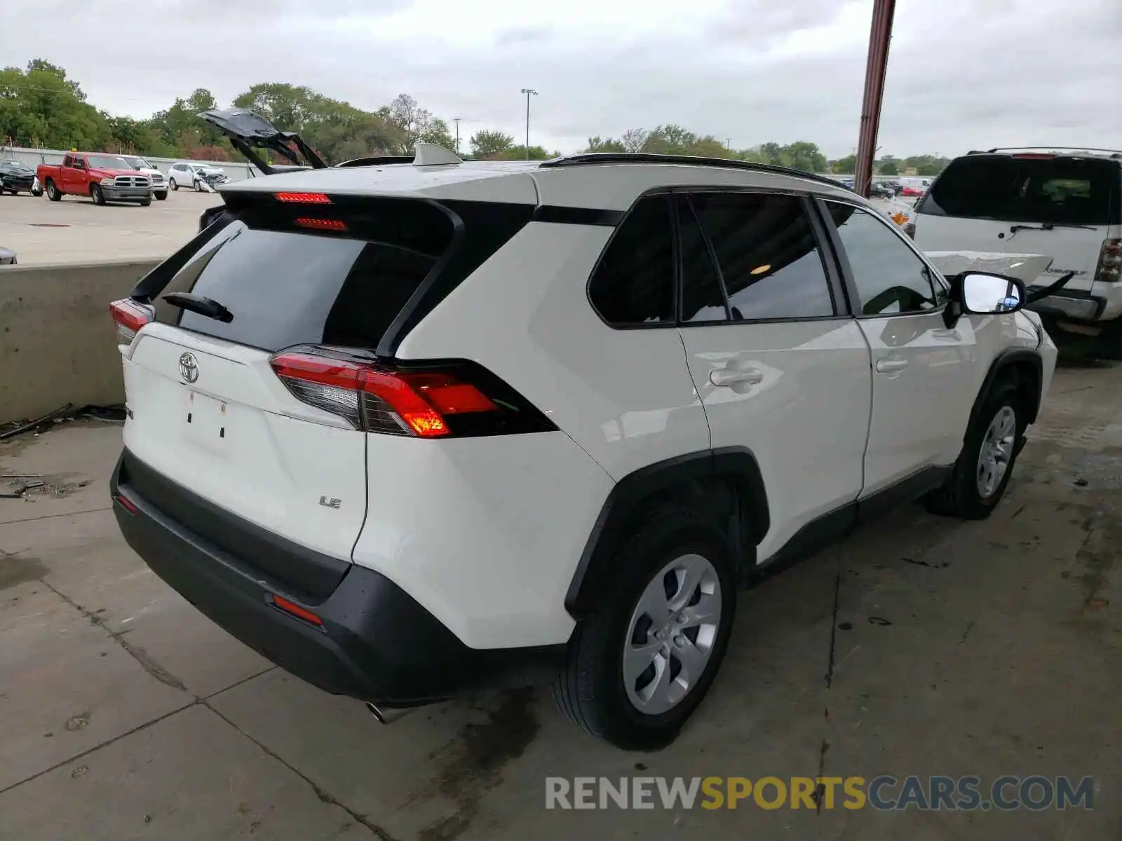 4 Photograph of a damaged car JTMH1RFV1KD500655 TOYOTA RAV4 2019