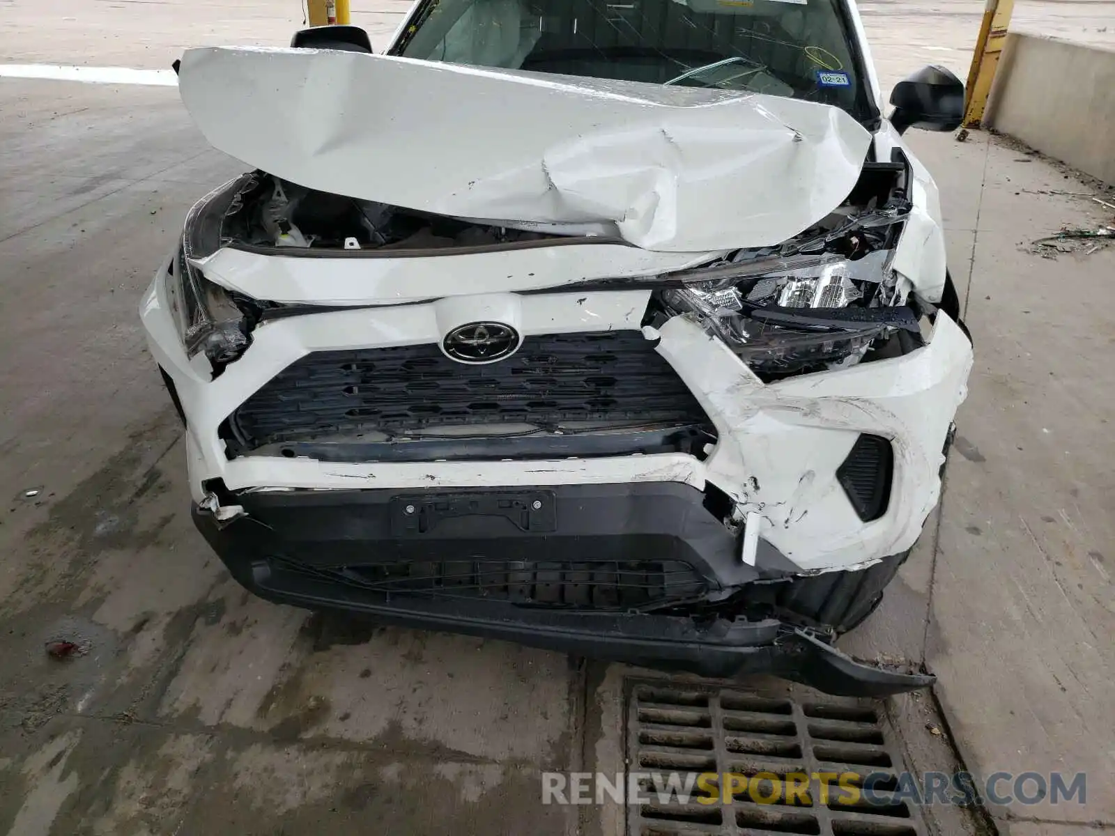 7 Photograph of a damaged car JTMH1RFV1KD500655 TOYOTA RAV4 2019