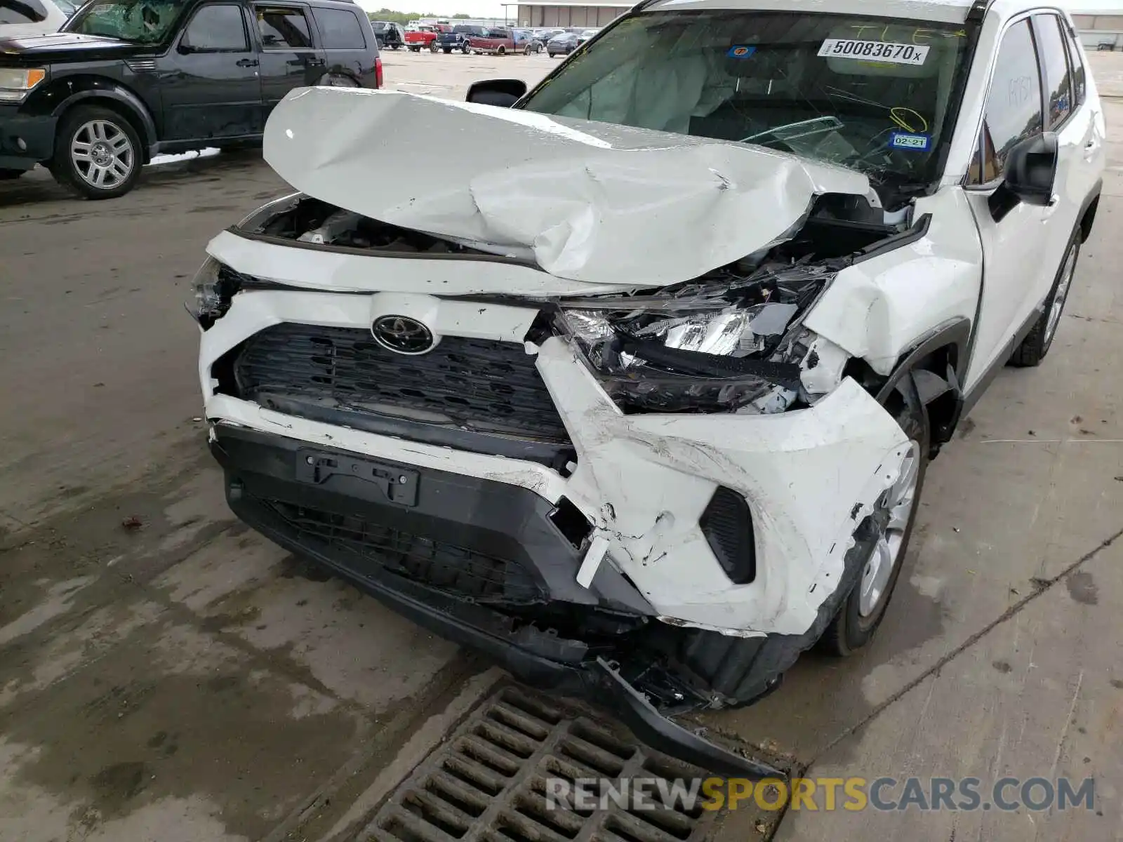 9 Photograph of a damaged car JTMH1RFV1KD500655 TOYOTA RAV4 2019