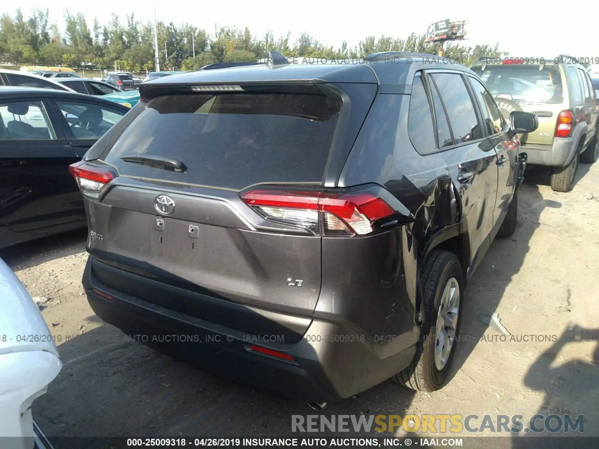 4 Photograph of a damaged car JTMH1RFV1KD502230 TOYOTA RAV4 2019