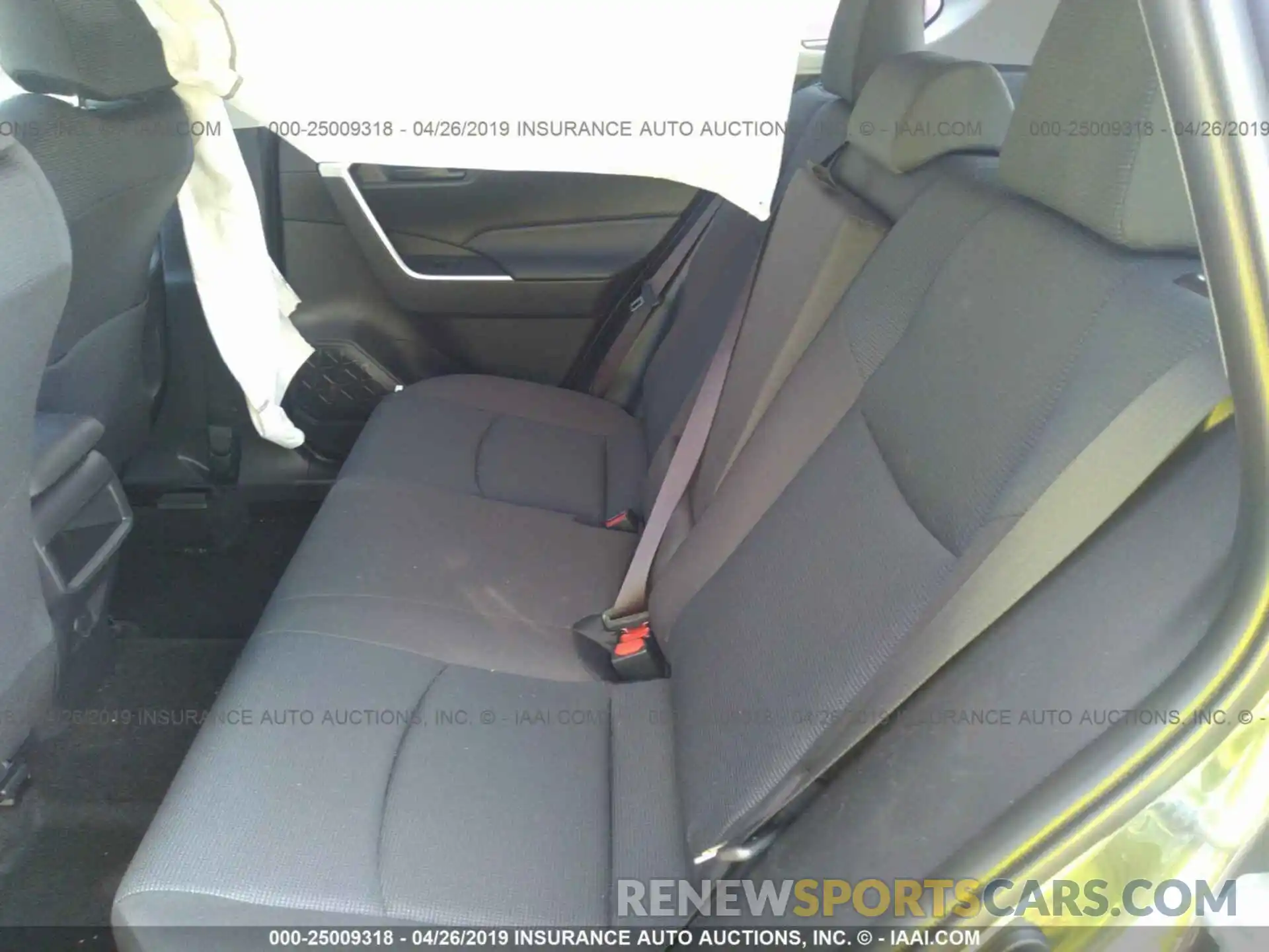 8 Photograph of a damaged car JTMH1RFV1KD502230 TOYOTA RAV4 2019