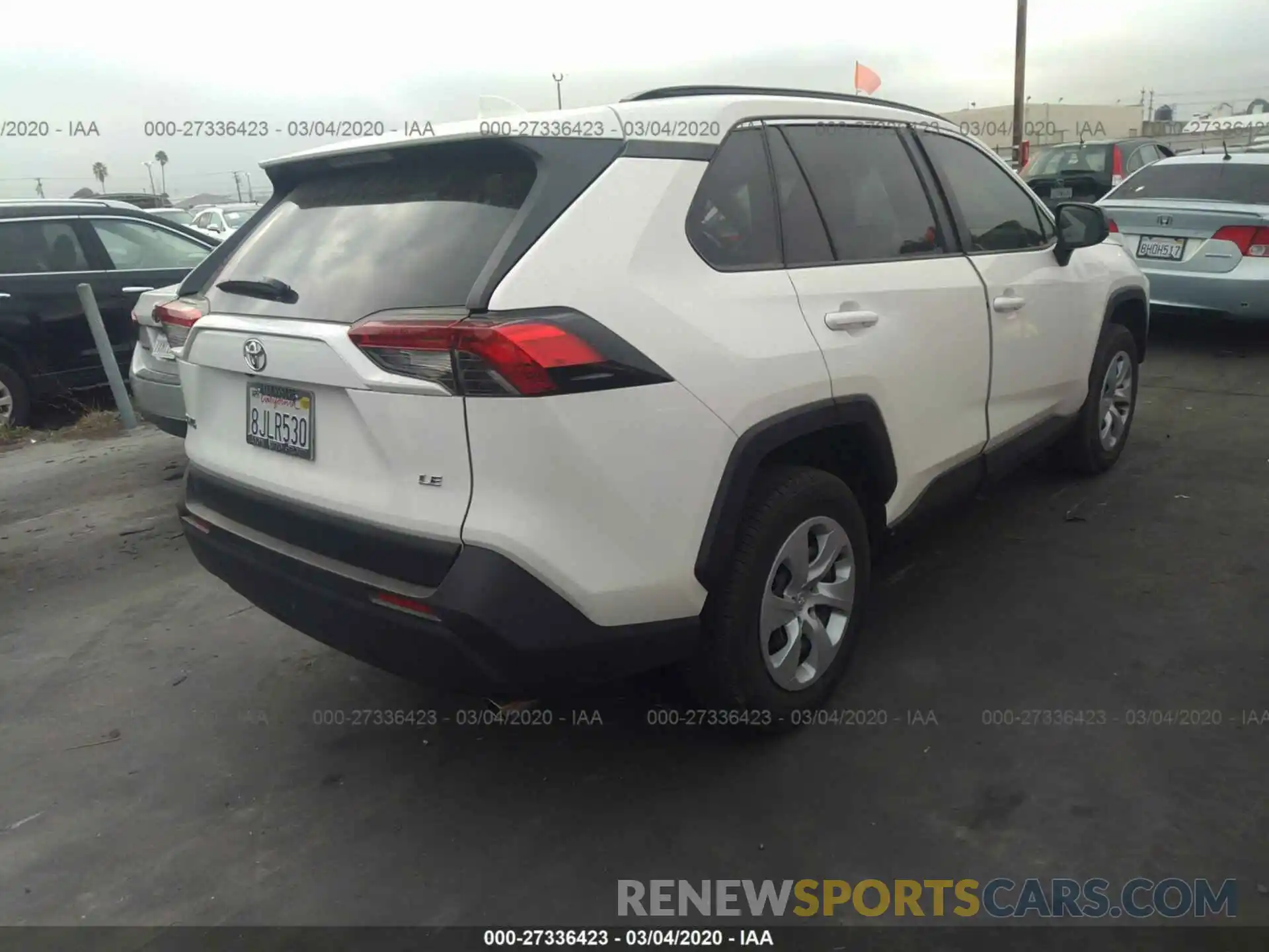 4 Photograph of a damaged car JTMH1RFV1KD513258 TOYOTA RAV4 2019