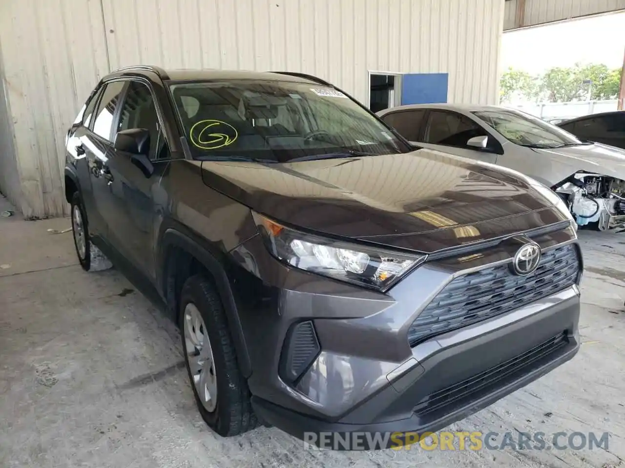 1 Photograph of a damaged car JTMH1RFV1KJ002943 TOYOTA RAV4 2019