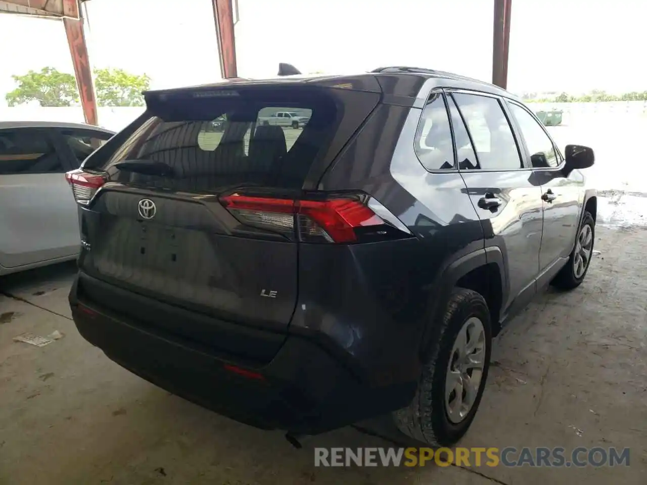 4 Photograph of a damaged car JTMH1RFV1KJ002943 TOYOTA RAV4 2019