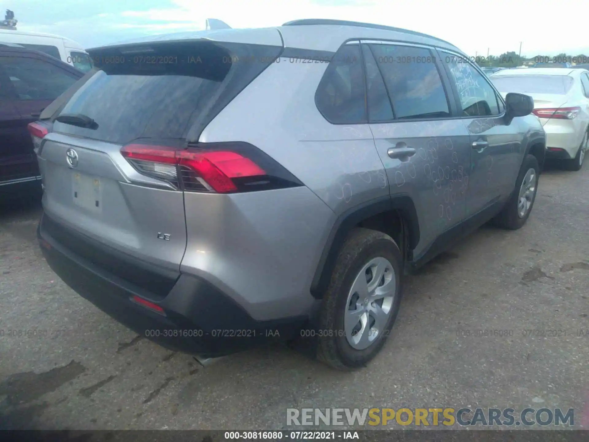 4 Photograph of a damaged car JTMH1RFV1KJ005194 TOYOTA RAV4 2019