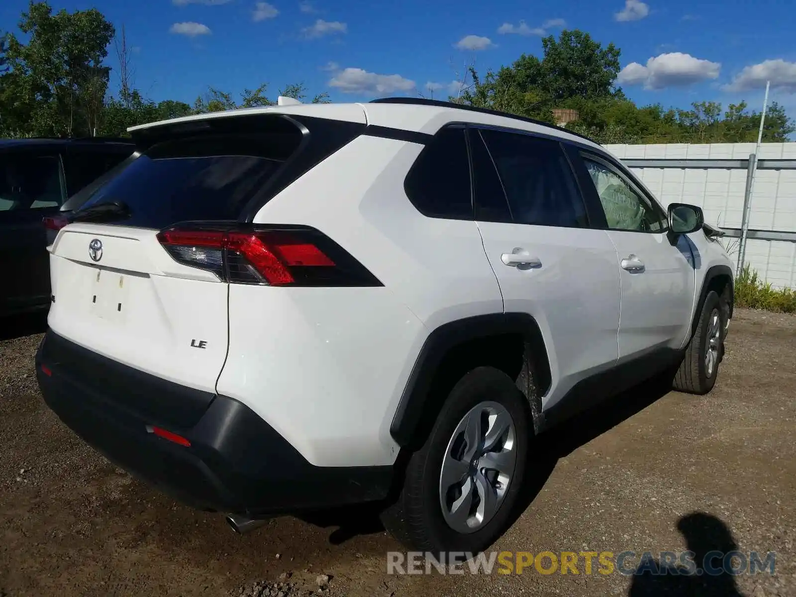 4 Photograph of a damaged car JTMH1RFV1KJ005762 TOYOTA RAV4 2019