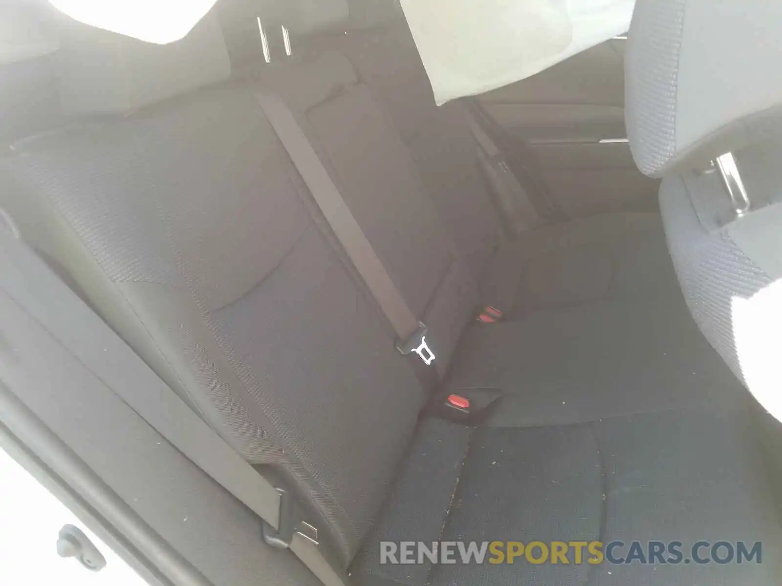 6 Photograph of a damaged car JTMH1RFV1KJ005762 TOYOTA RAV4 2019