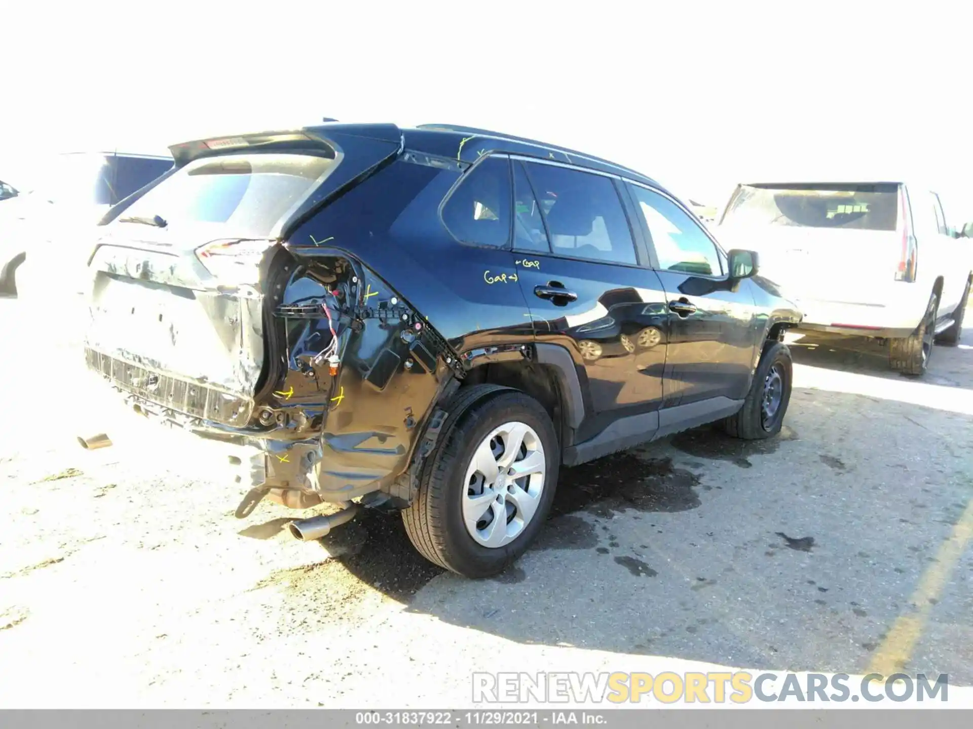 4 Photograph of a damaged car JTMH1RFV1KJ005969 TOYOTA RAV4 2019