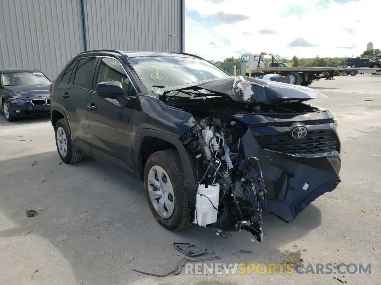 1 Photograph of a damaged car JTMH1RFV1KJ007317 TOYOTA RAV4 2019