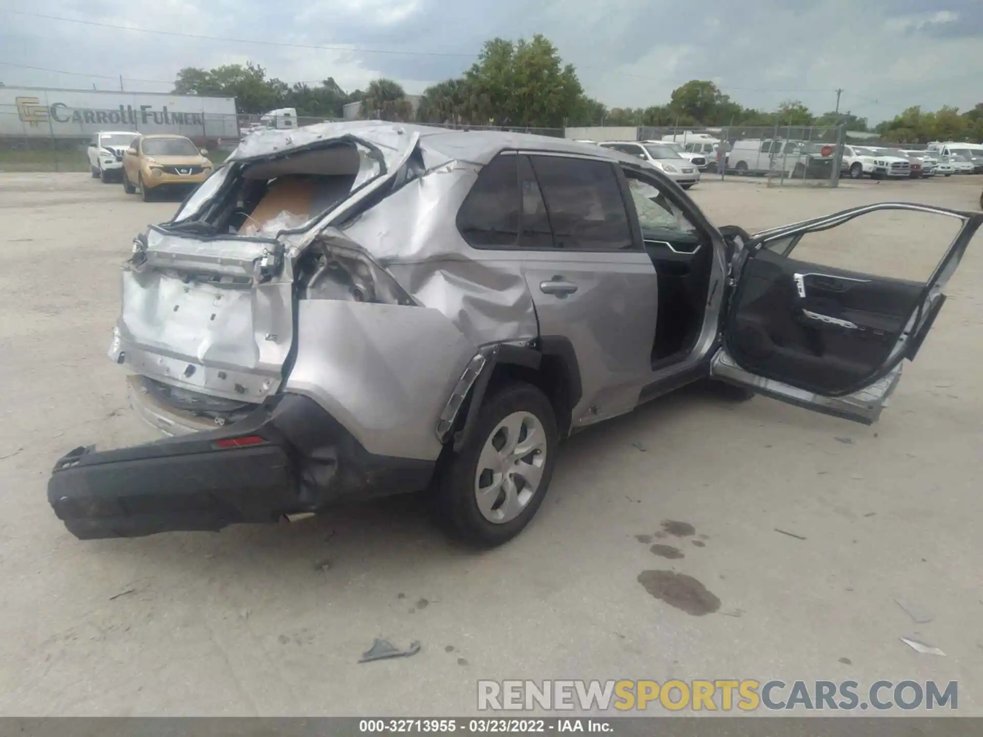 4 Photograph of a damaged car JTMH1RFV1KJ007673 TOYOTA RAV4 2019