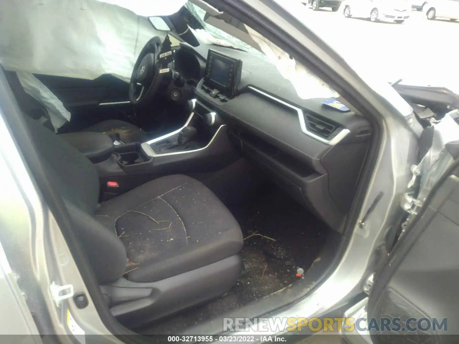 5 Photograph of a damaged car JTMH1RFV1KJ007673 TOYOTA RAV4 2019