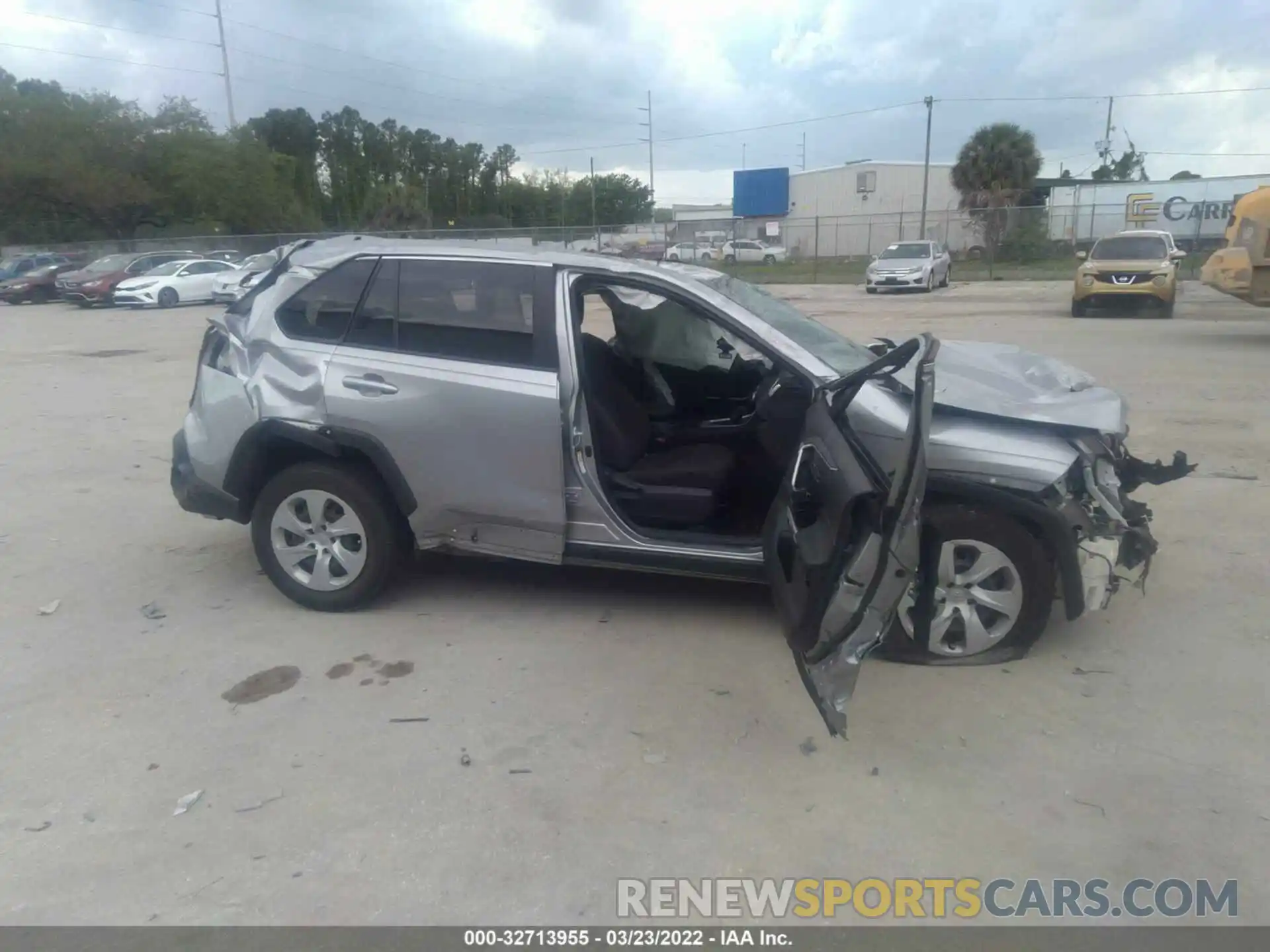 6 Photograph of a damaged car JTMH1RFV1KJ007673 TOYOTA RAV4 2019