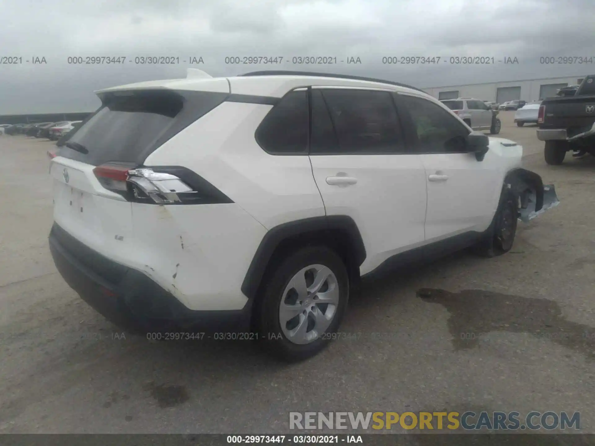 4 Photograph of a damaged car JTMH1RFV1KJ008032 TOYOTA RAV4 2019