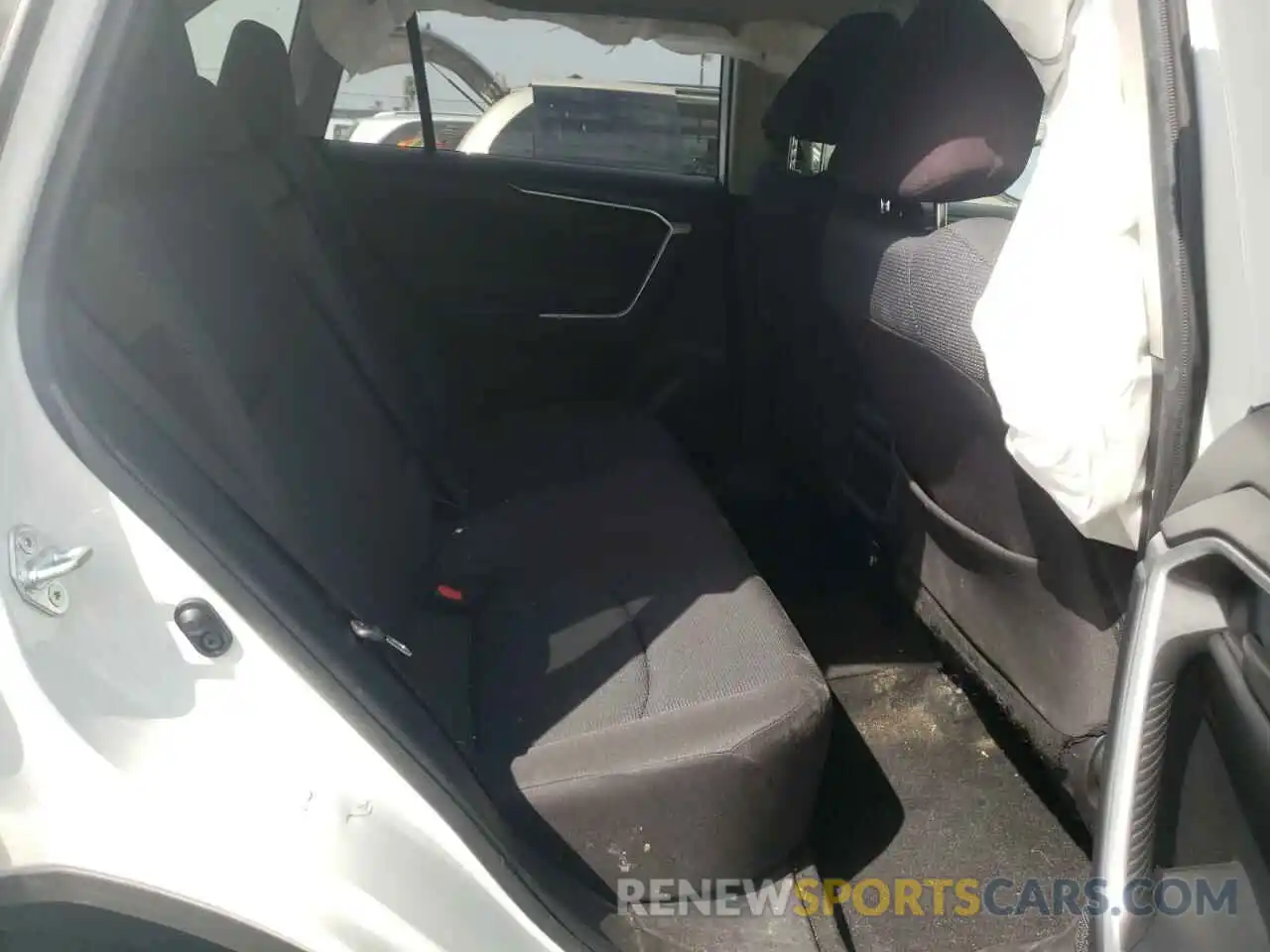 6 Photograph of a damaged car JTMH1RFV1KJ008418 TOYOTA RAV4 2019