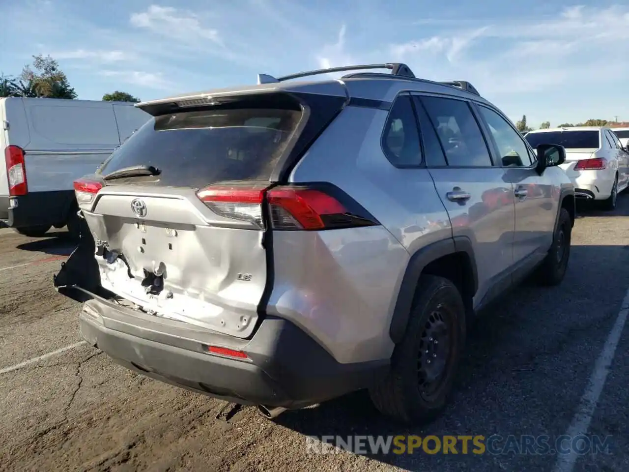 4 Photograph of a damaged car JTMH1RFV1KJ008676 TOYOTA RAV4 2019