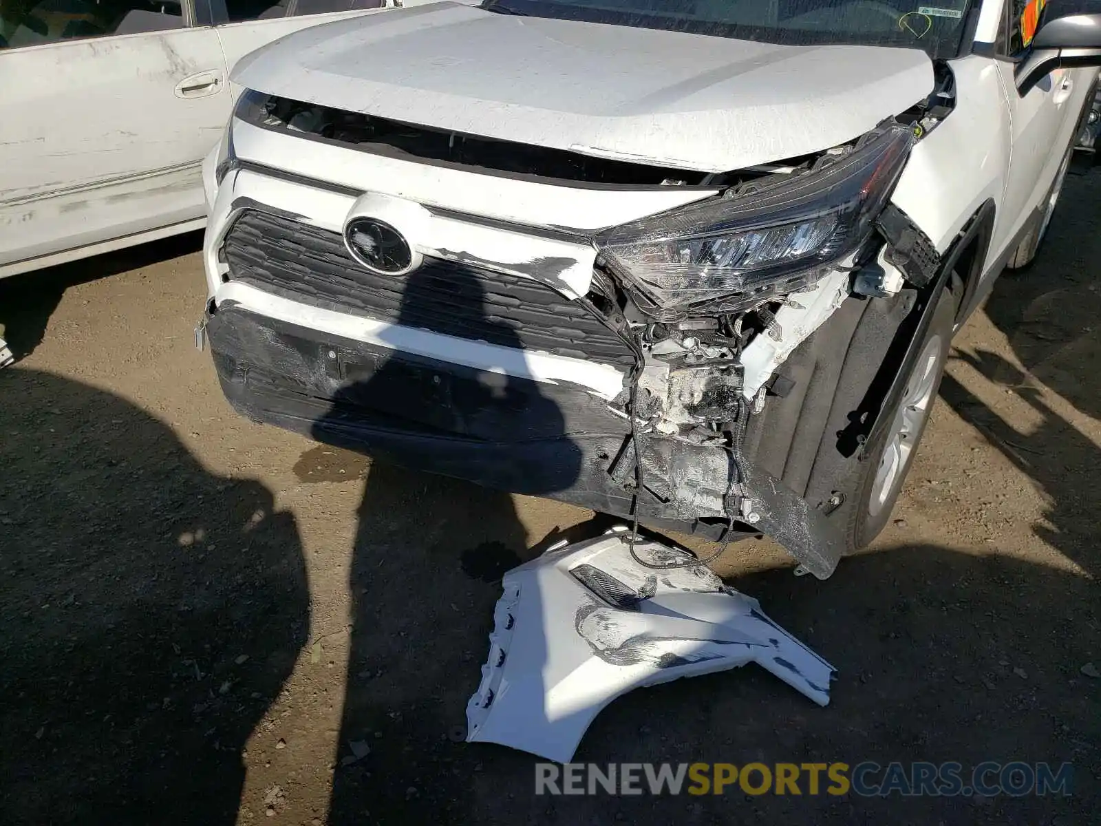 9 Photograph of a damaged car JTMH1RFV1KJ010265 TOYOTA RAV4 2019