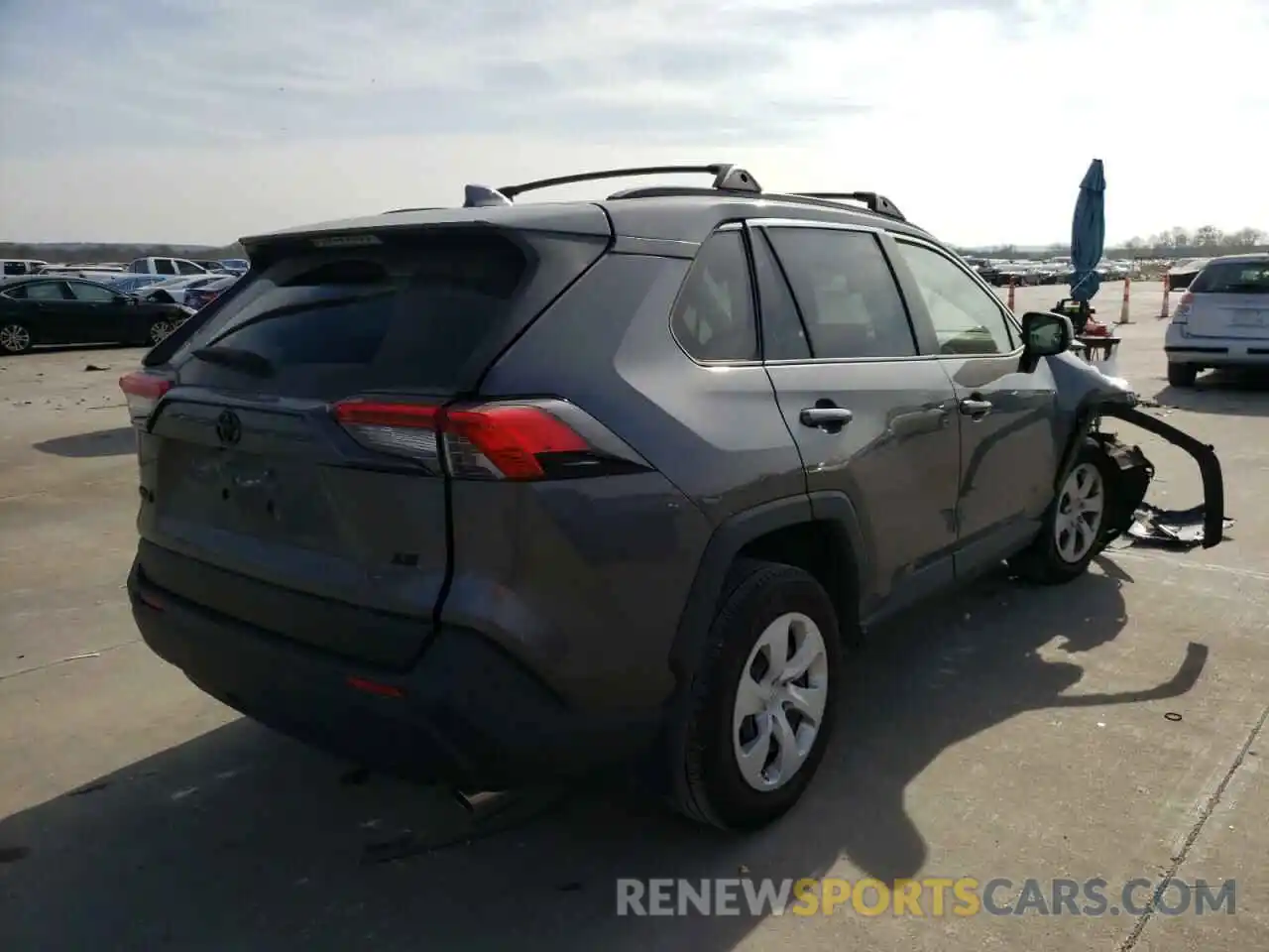 4 Photograph of a damaged car JTMH1RFV1KJ013893 TOYOTA RAV4 2019