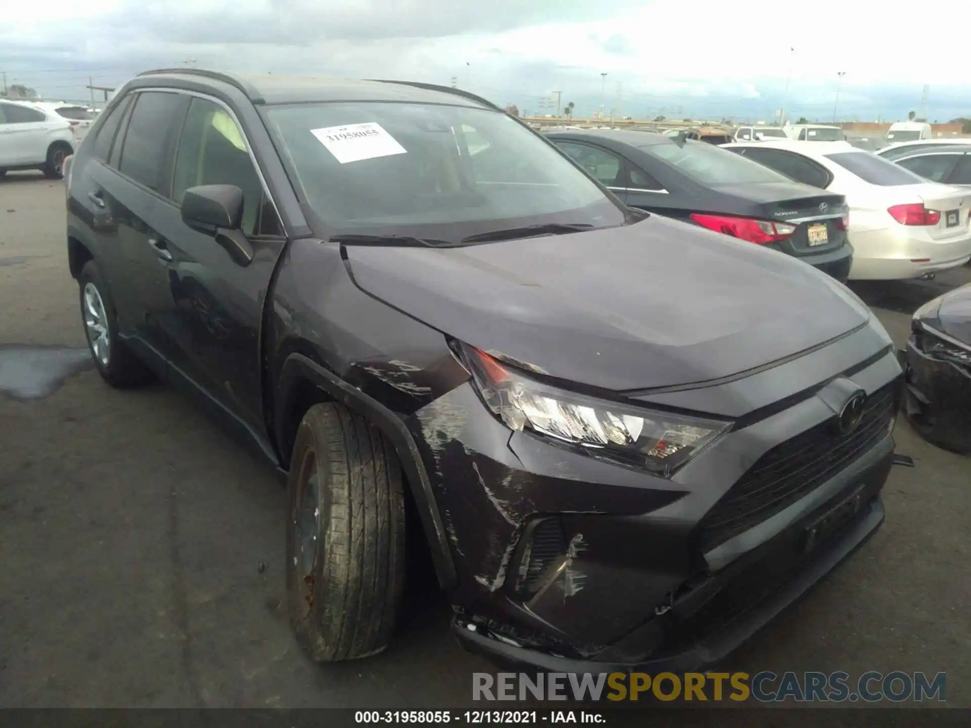 1 Photograph of a damaged car JTMH1RFV1KJ015420 TOYOTA RAV4 2019