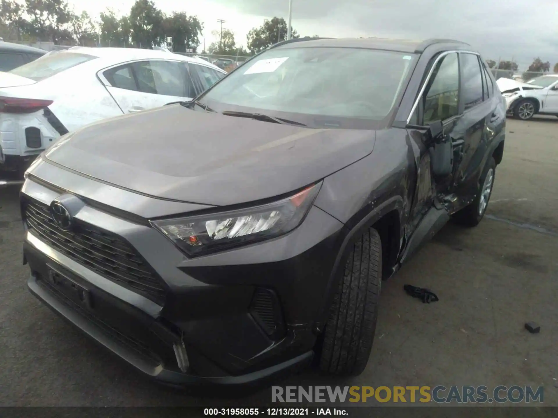 2 Photograph of a damaged car JTMH1RFV1KJ015420 TOYOTA RAV4 2019