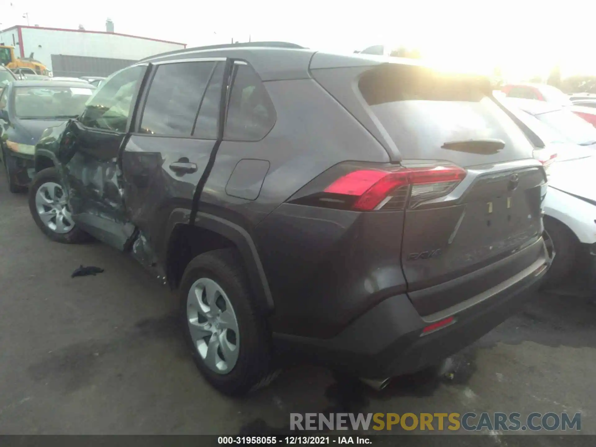 4 Photograph of a damaged car JTMH1RFV1KJ015420 TOYOTA RAV4 2019