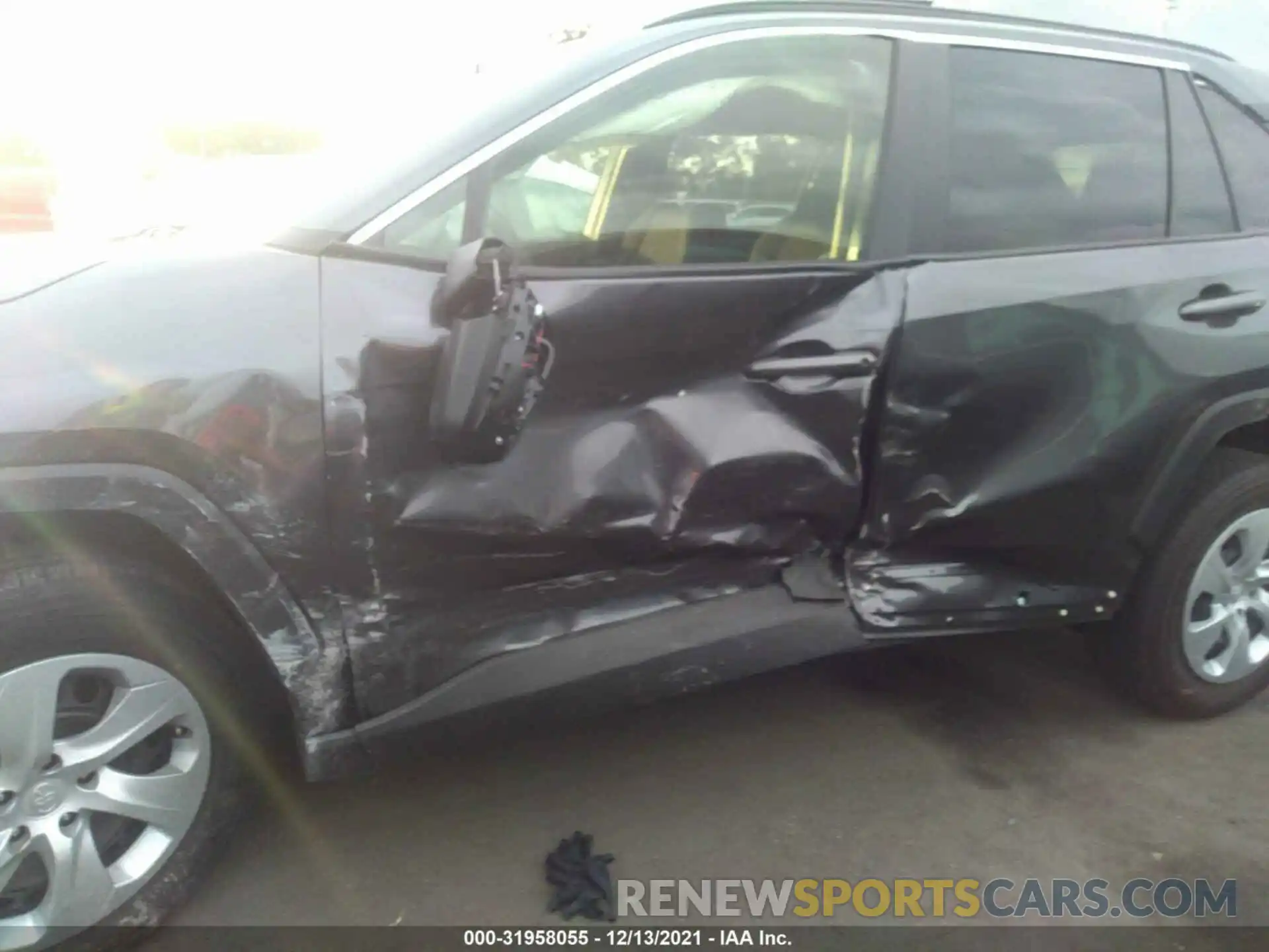 6 Photograph of a damaged car JTMH1RFV1KJ015420 TOYOTA RAV4 2019