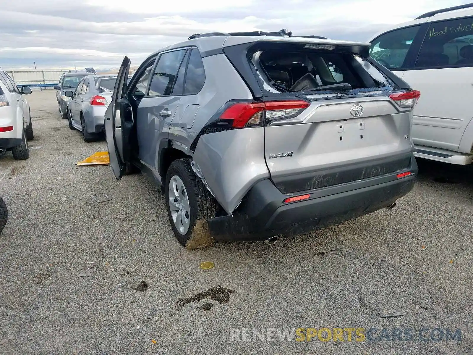 3 Photograph of a damaged car JTMH1RFV2KD019233 TOYOTA RAV4 2019