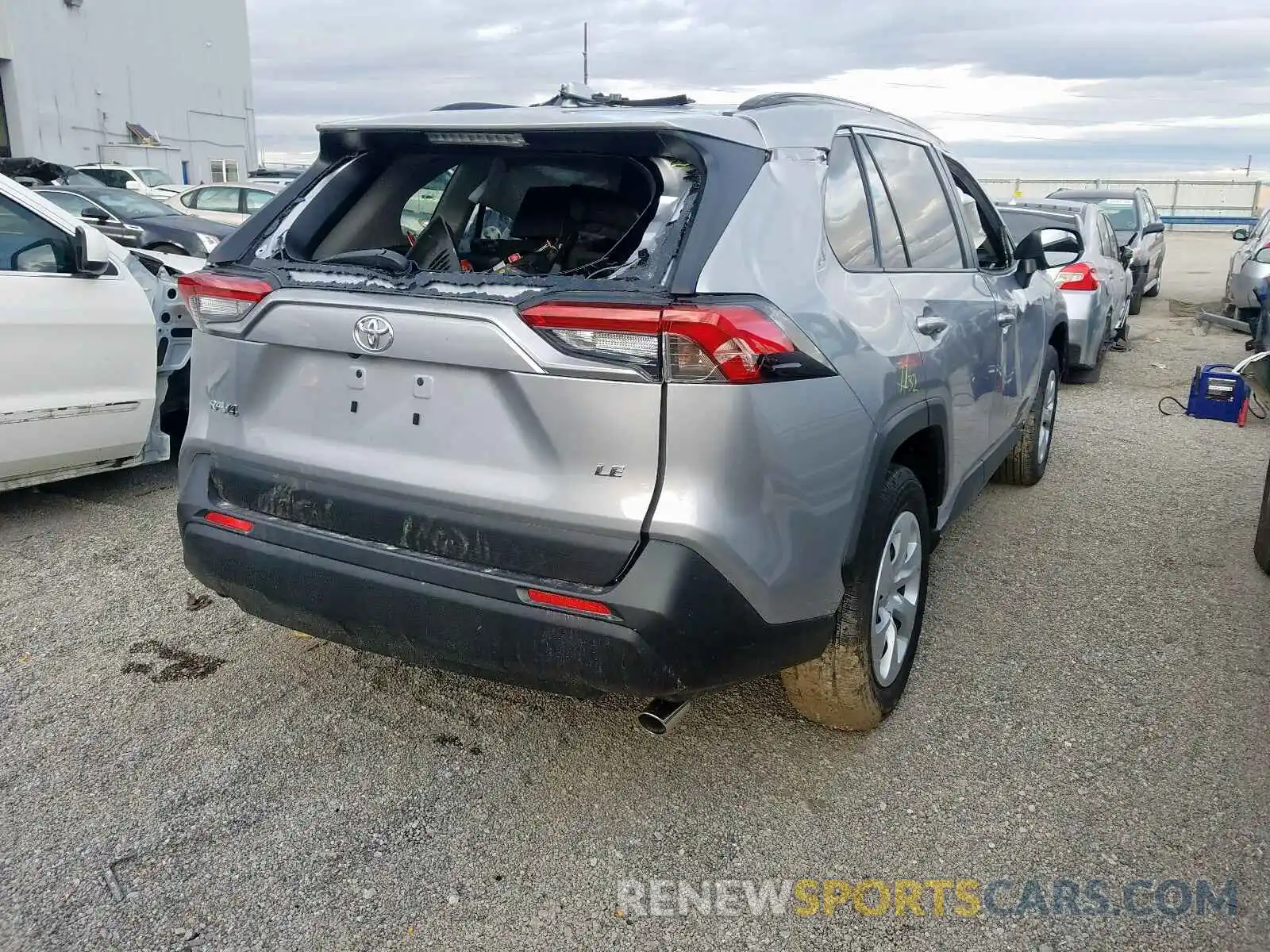 4 Photograph of a damaged car JTMH1RFV2KD019233 TOYOTA RAV4 2019