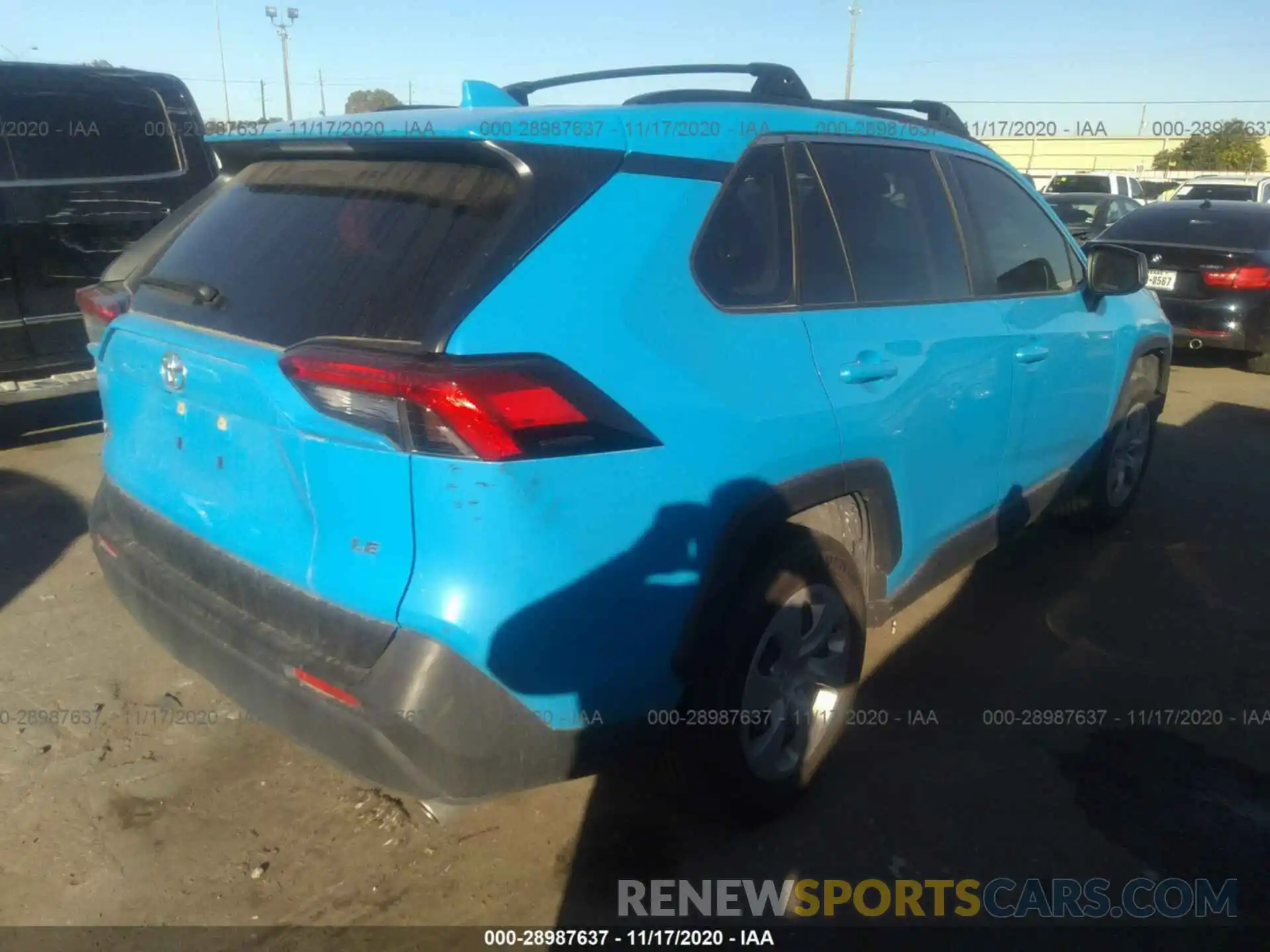 4 Photograph of a damaged car JTMH1RFV2KD023136 TOYOTA RAV4 2019