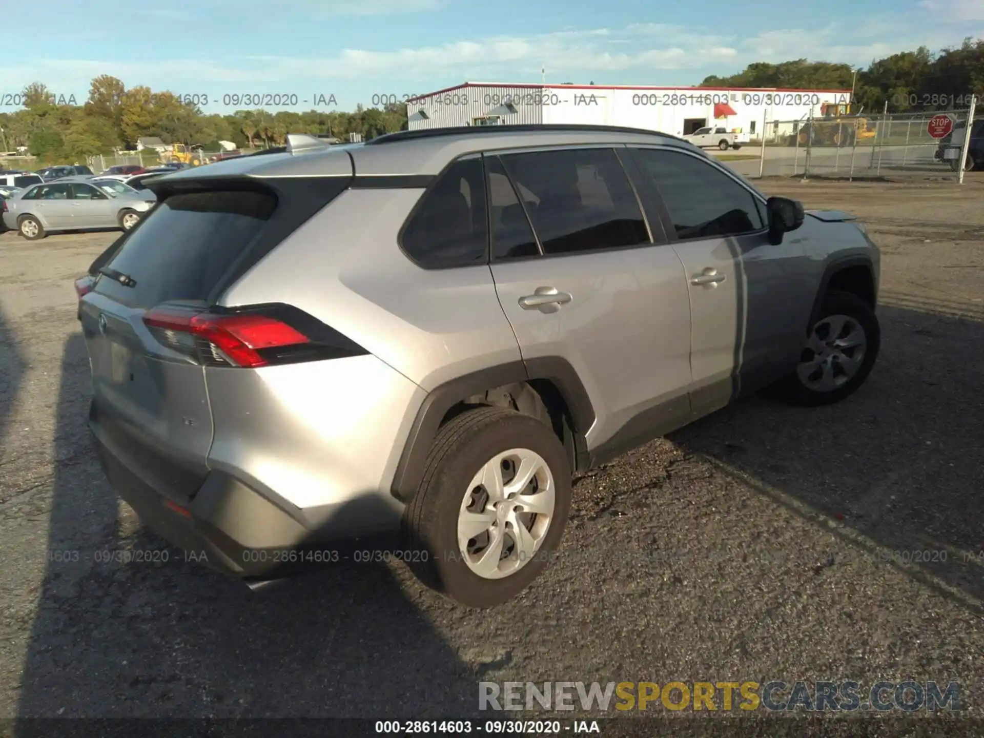 4 Photograph of a damaged car JTMH1RFV2KD033603 TOYOTA RAV4 2019