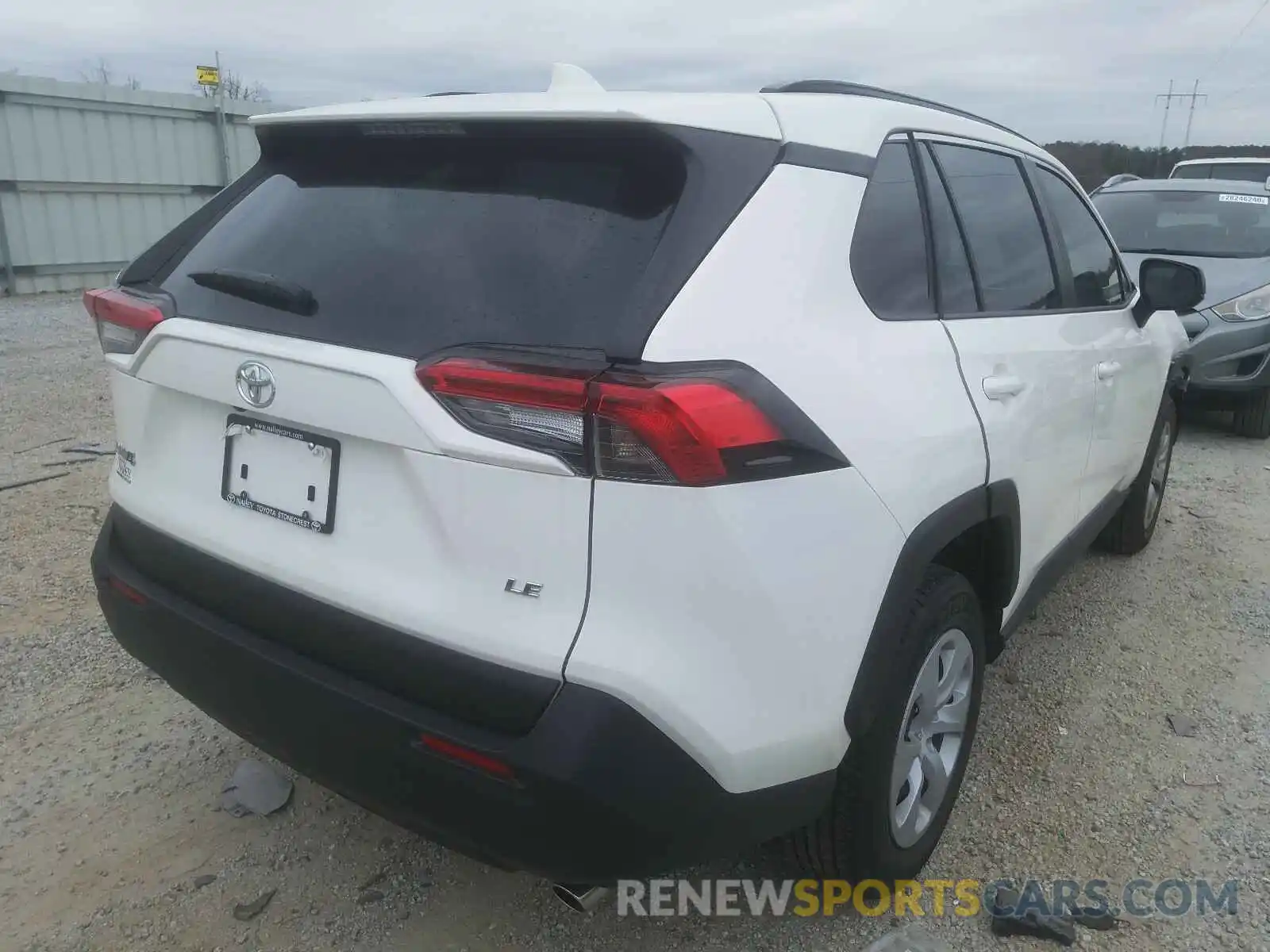 4 Photograph of a damaged car JTMH1RFV2KD039501 TOYOTA RAV4 2019