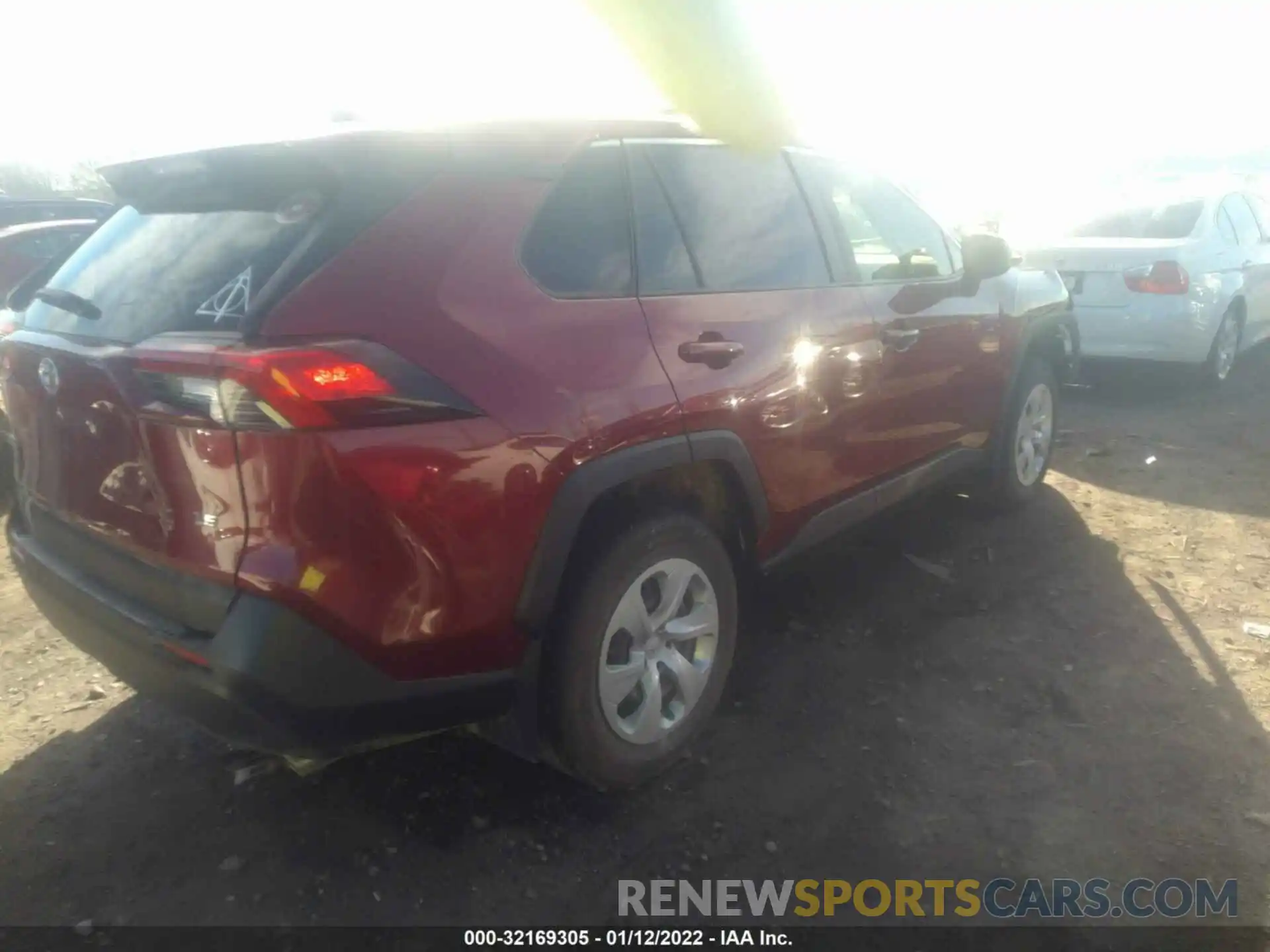 4 Photograph of a damaged car JTMH1RFV2KD502706 TOYOTA RAV4 2019