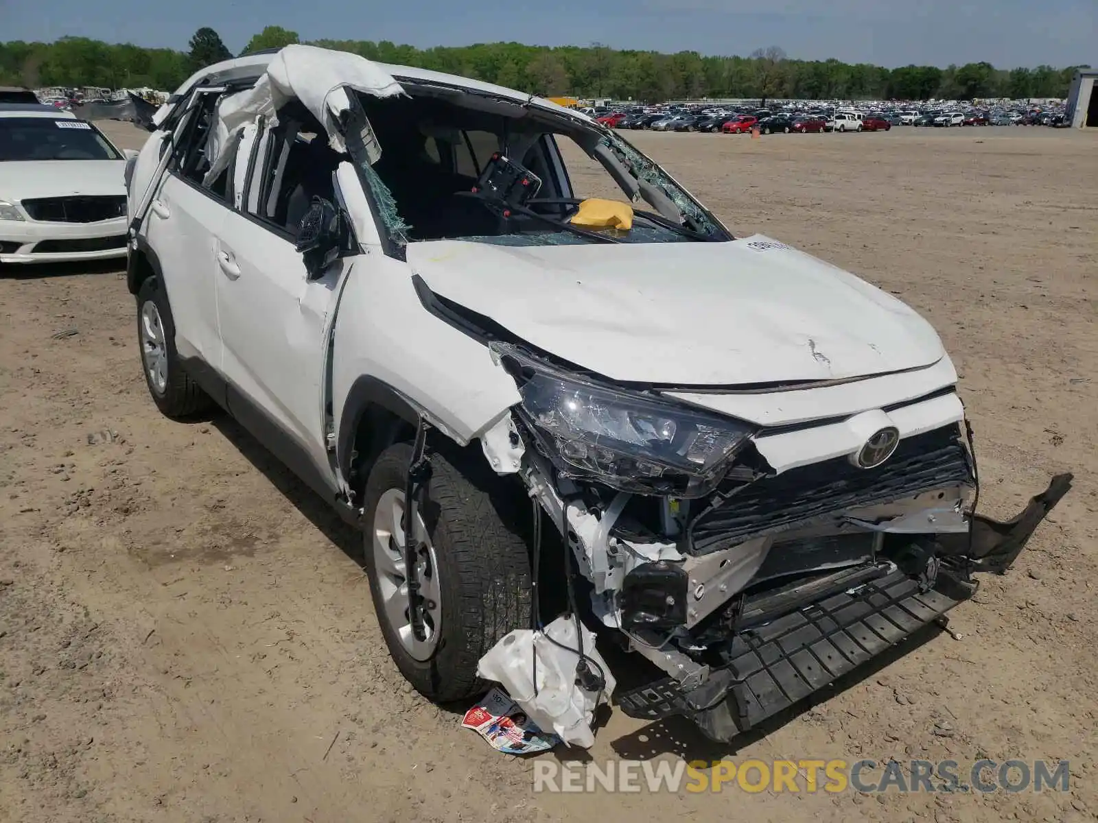 1 Photograph of a damaged car JTMH1RFV2KD508697 TOYOTA RAV4 2019